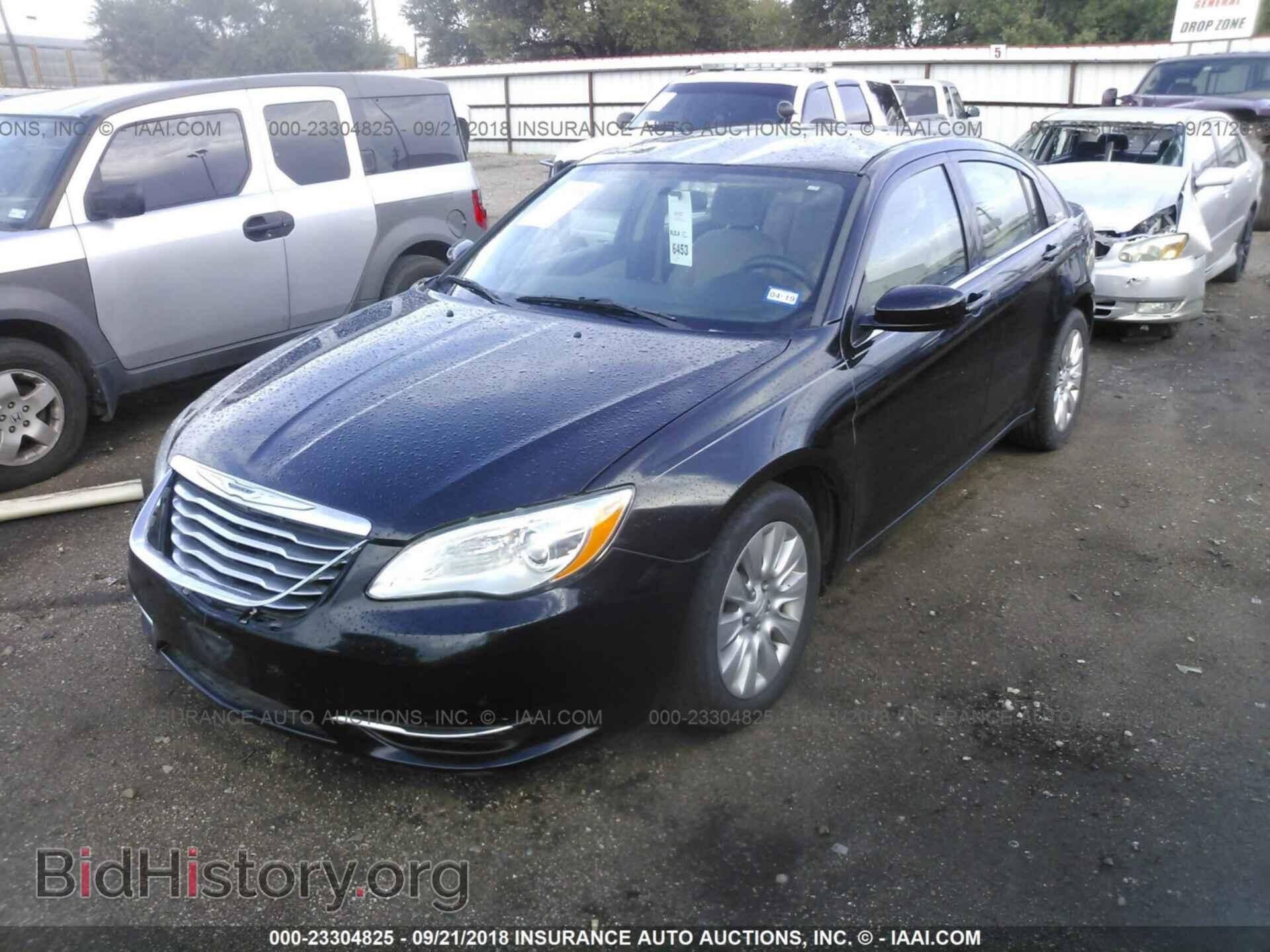 2013 Chrysler 200 - VIN: 1C3CCBAB0DN646992 - Фото 2