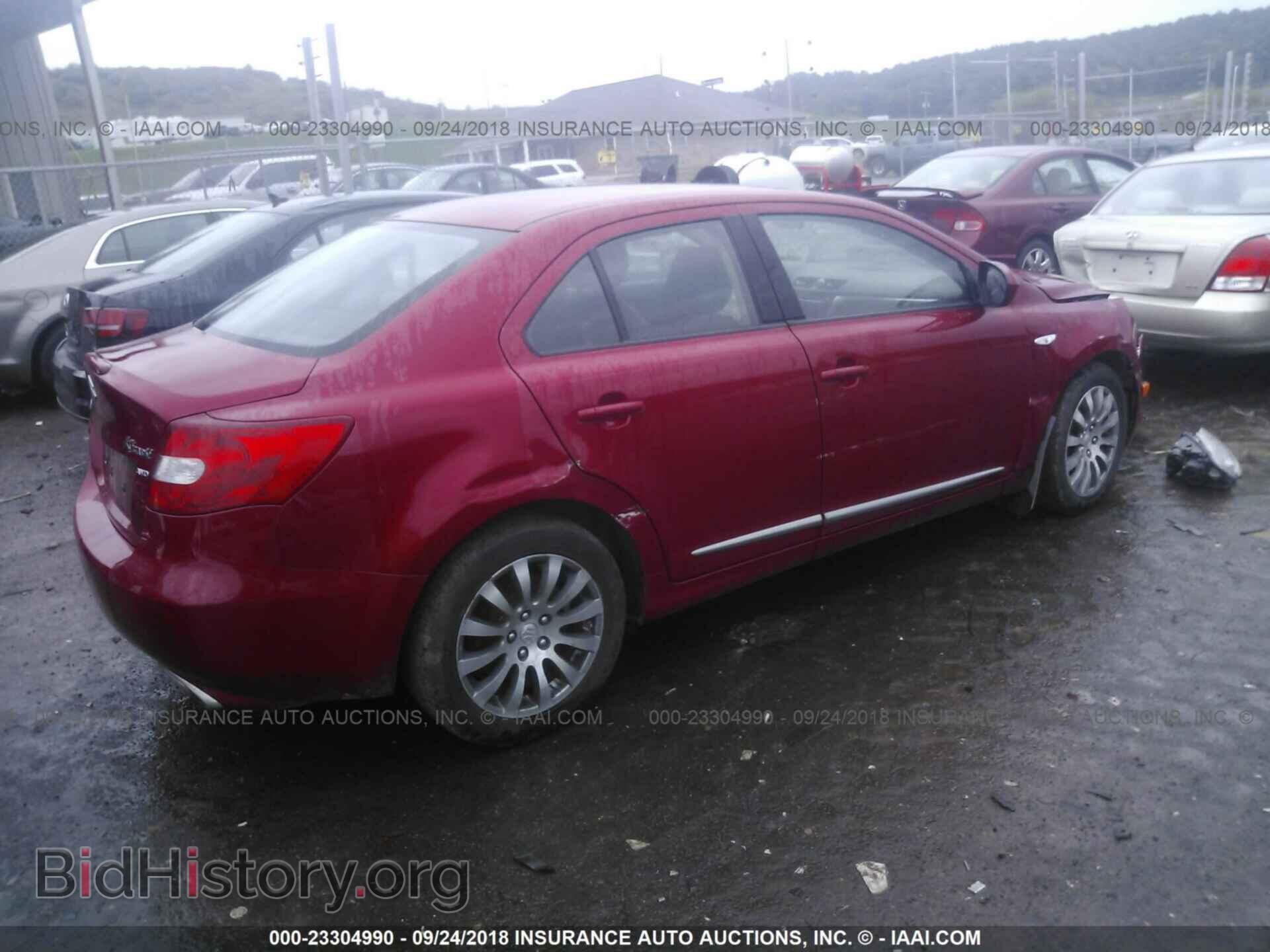 2013 Suzuki Kizashi - VIN: JS2RF9A37D6100446 - Photo 4