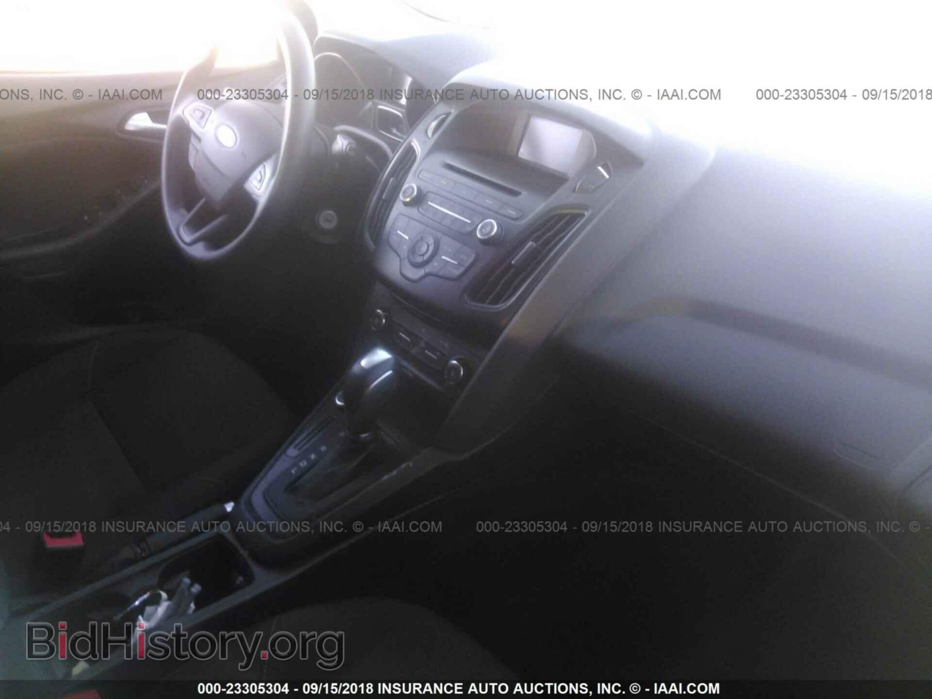 2016 Ford Focus - VIN: 1FADP3K23GL364537 - Photo 5