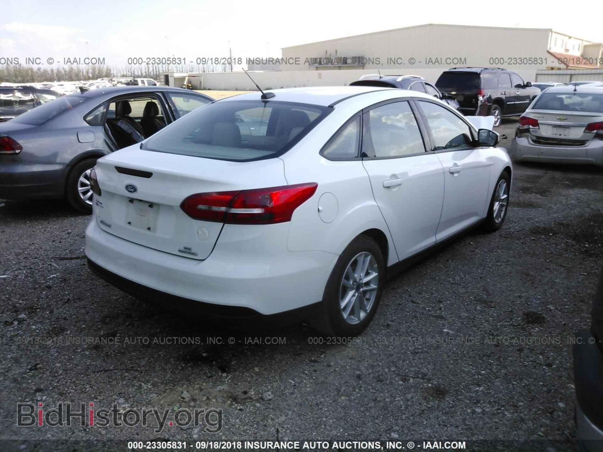 2016 Ford Focus - VIN: 1FADP3F23GL202806 - Photo 4