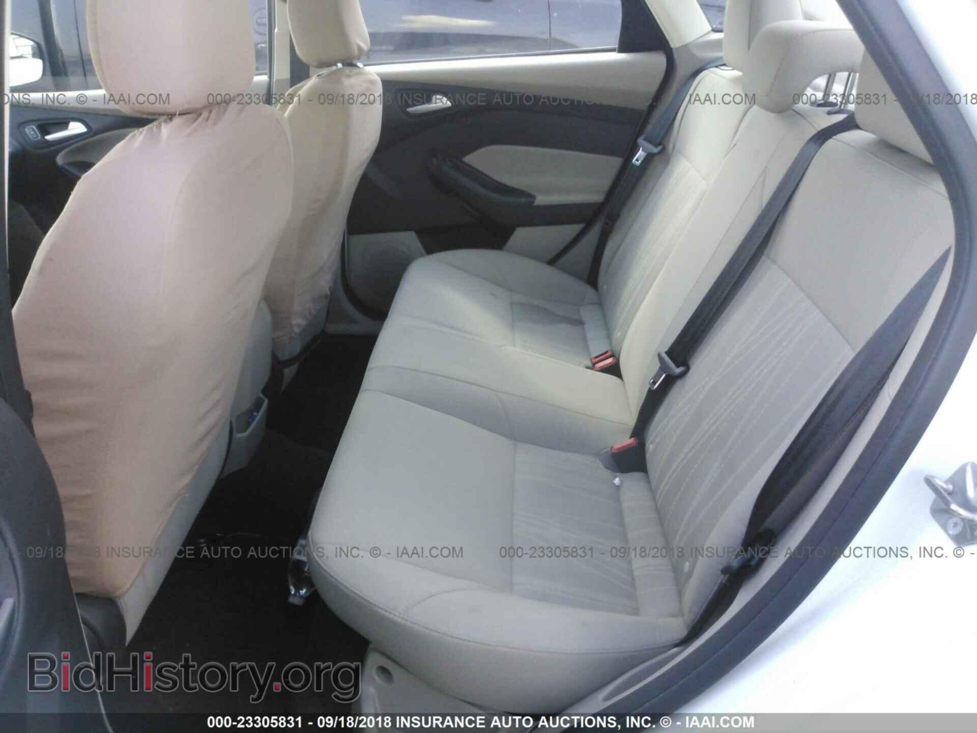 2016 Ford Focus - VIN: 1FADP3F23GL202806 - Photo 8