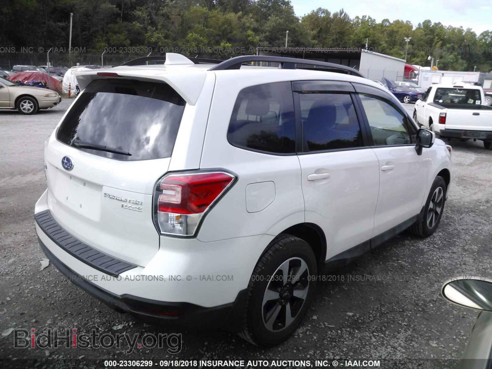2017 Subaru Forester - VIN: JF2SJAEC3HH523848 - Фото 4