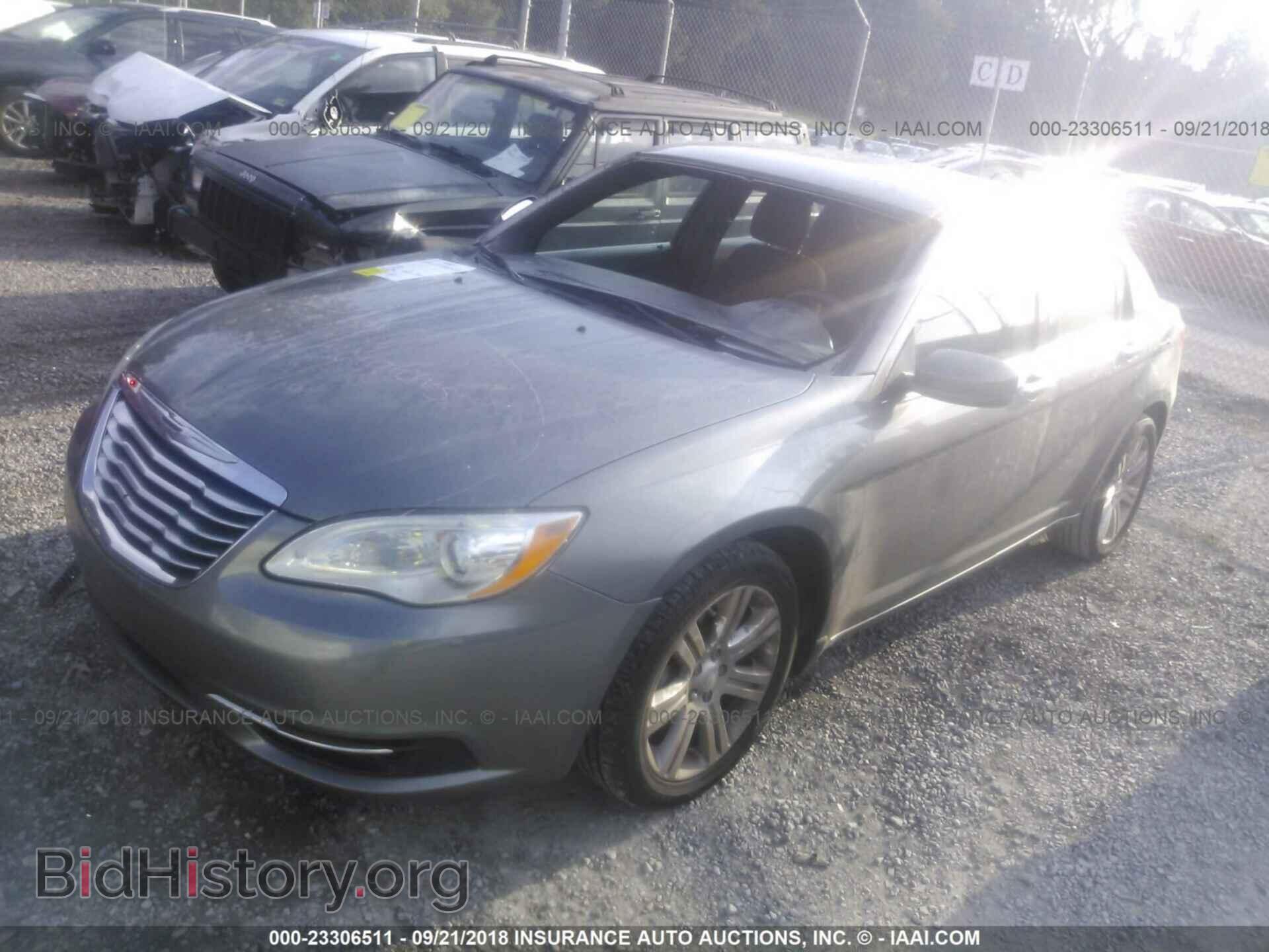 2013 Chrysler 200 - VIN: 1C3CCBAB1DN669603 - Фото 2