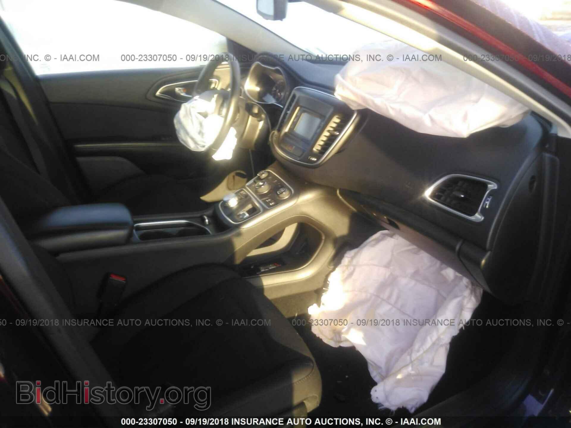 2016 Chrysler 200 - VIN: 1C3CCCAB8GN105795 - Photo 5