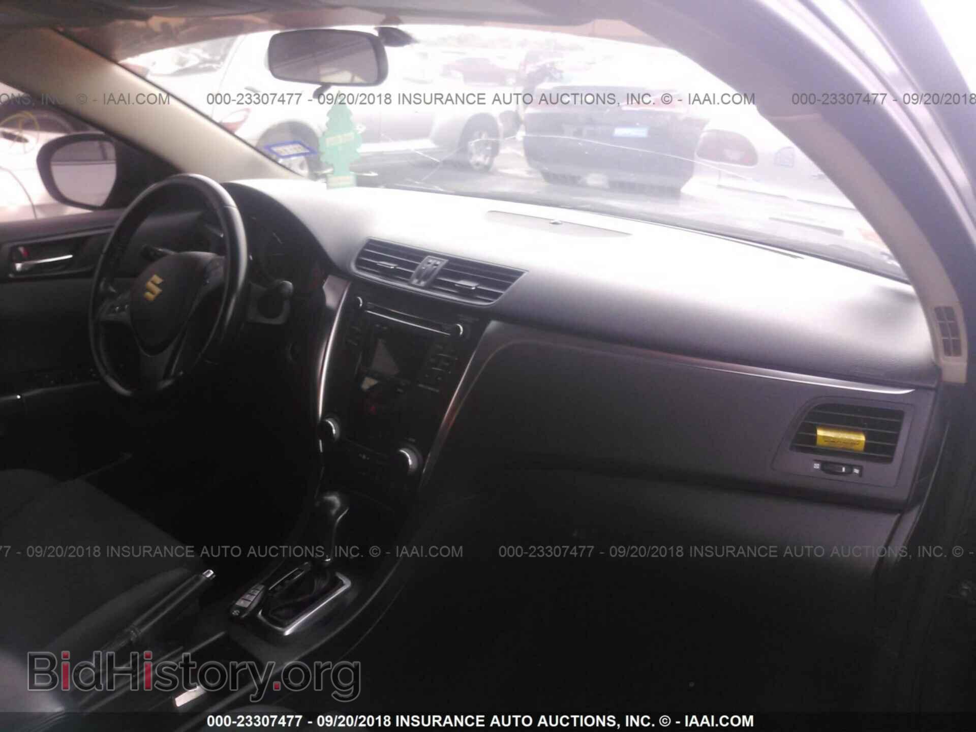 2011 Suzuki Kizashi - VIN: JS2RF9A33B6111179 - Photo 5