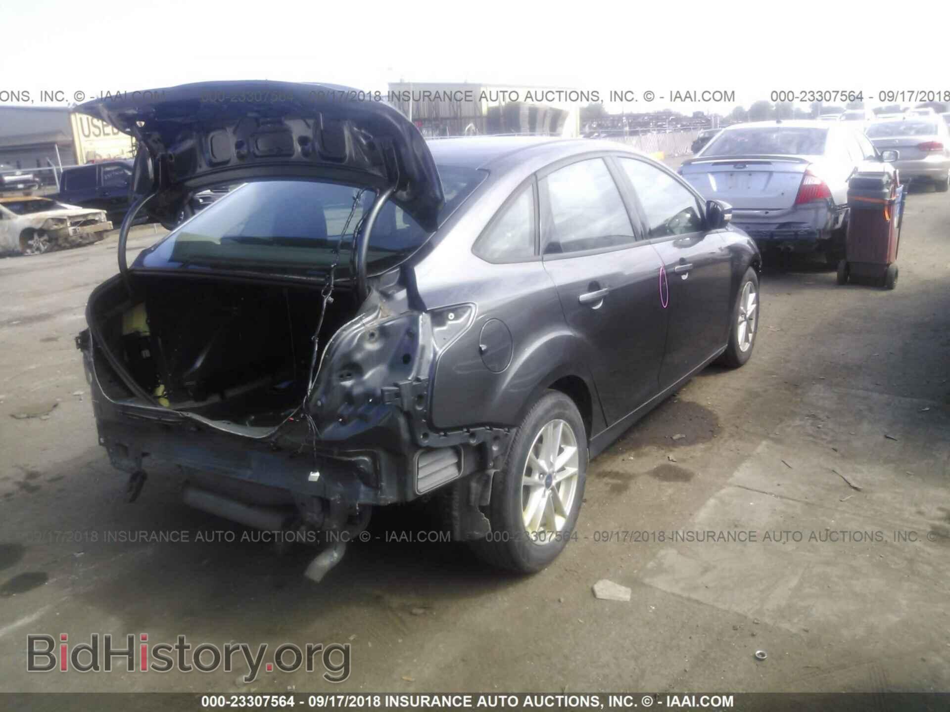 2016 Ford Focus - VIN: 1FADP3F23GL305482 - Photo 4