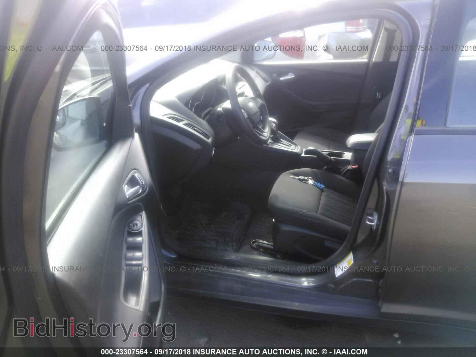 2016 Ford Focus - VIN: 1FADP3F23GL305482 - Photo 5
