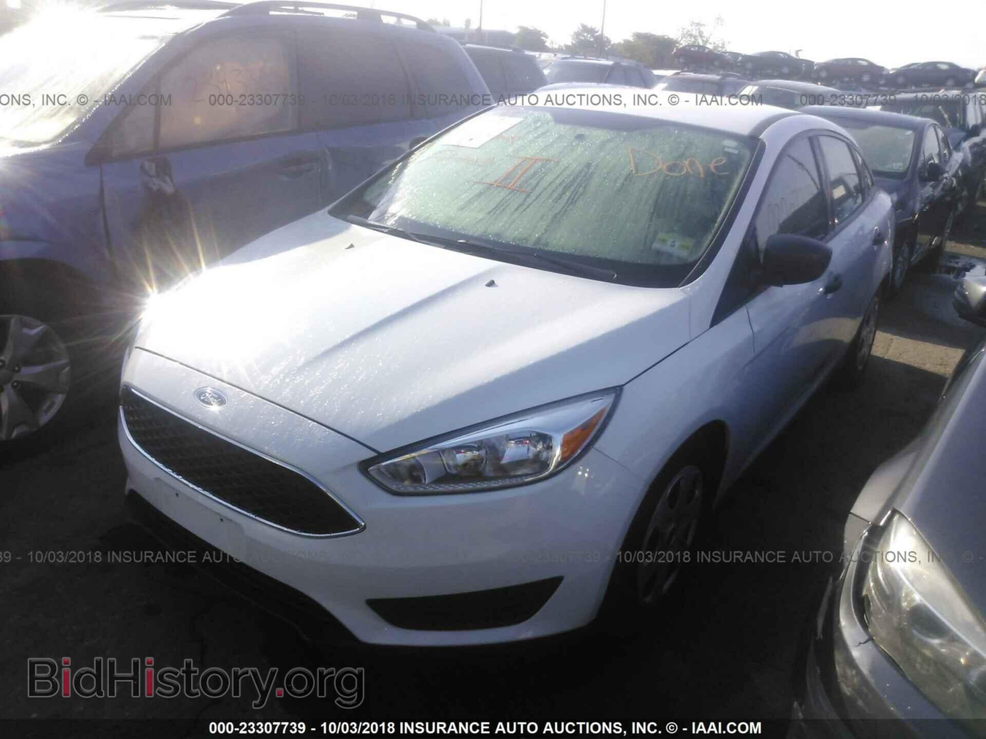 2016 Ford Focus - VIN: 1FADP3E27GL325610 - Фото 2