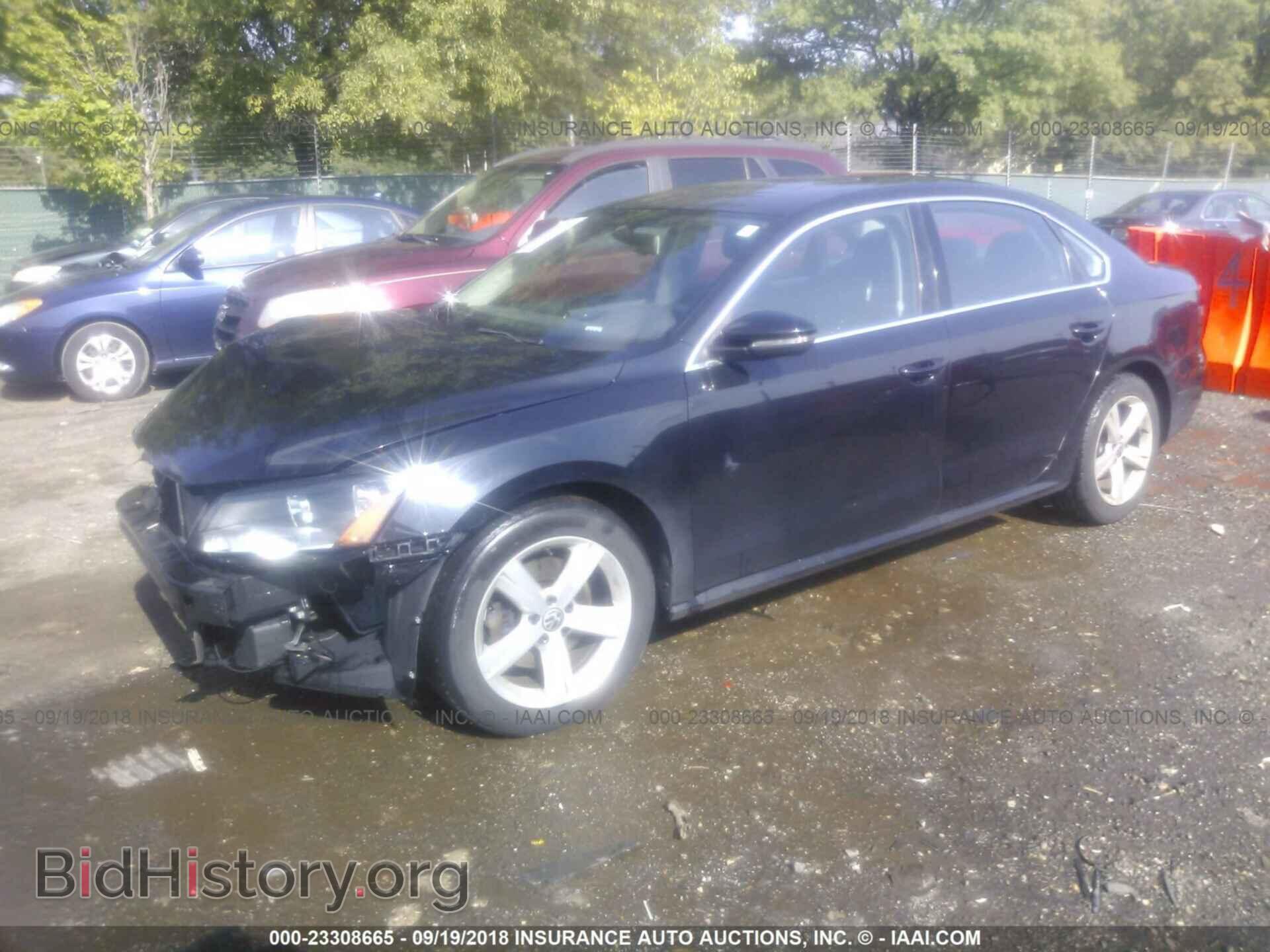2012 Volkswagen Passat - VIN: 1VWBP7A32CC033782 - Фото 2