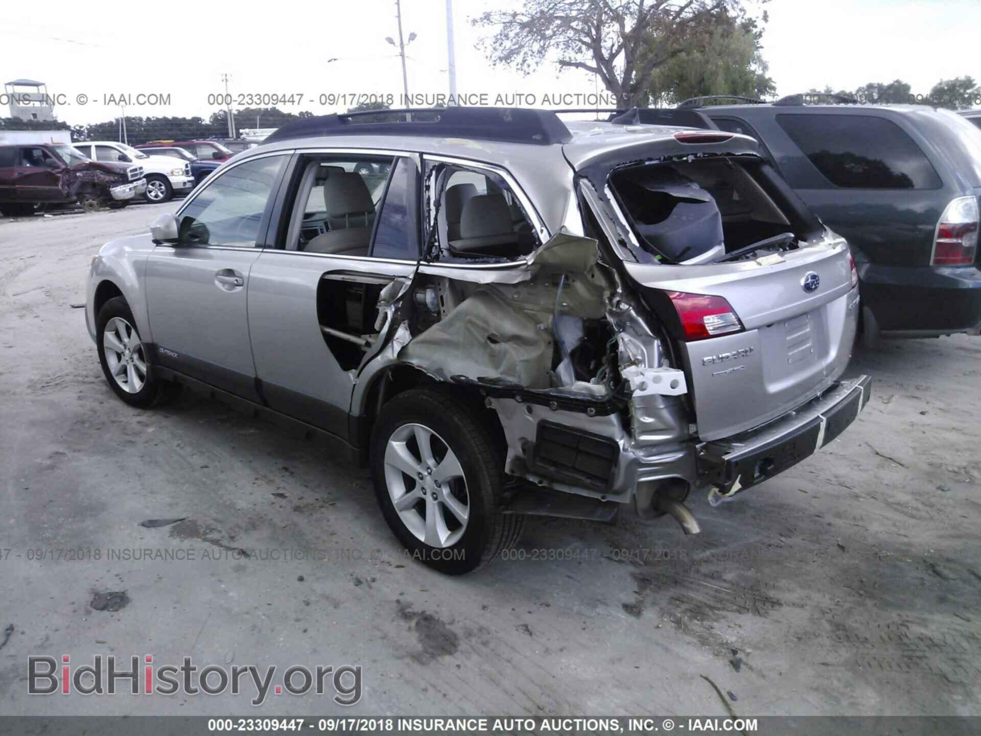 2014 Subaru Outback - VIN: 4S4BRCLC2E3211076 - Фото 3