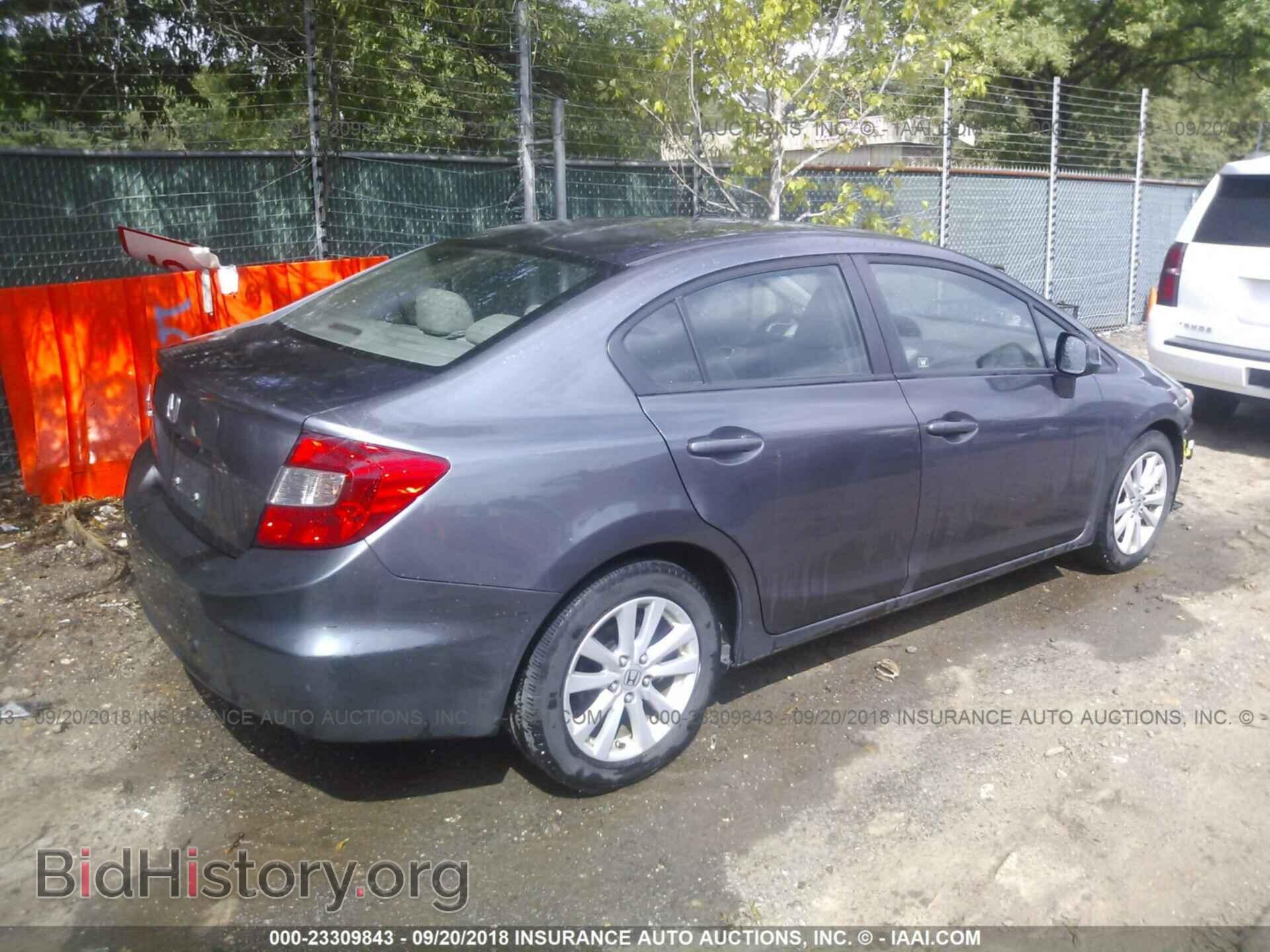 2012 Honda Civic - VIN: 2HGFB2F94CH307047 - Photo 4