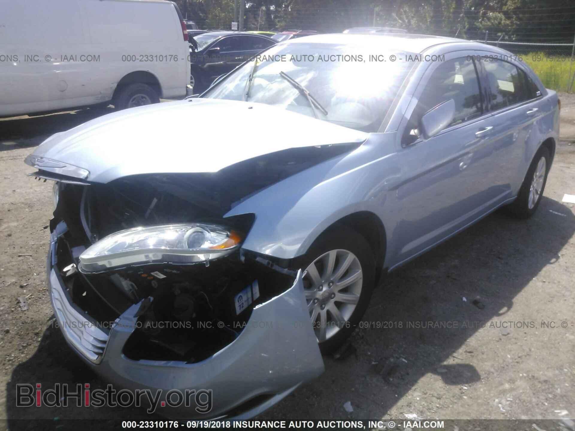 2013 Chrysler 200 - VIN: 1C3CCBBB1DN543630 - Фото 2