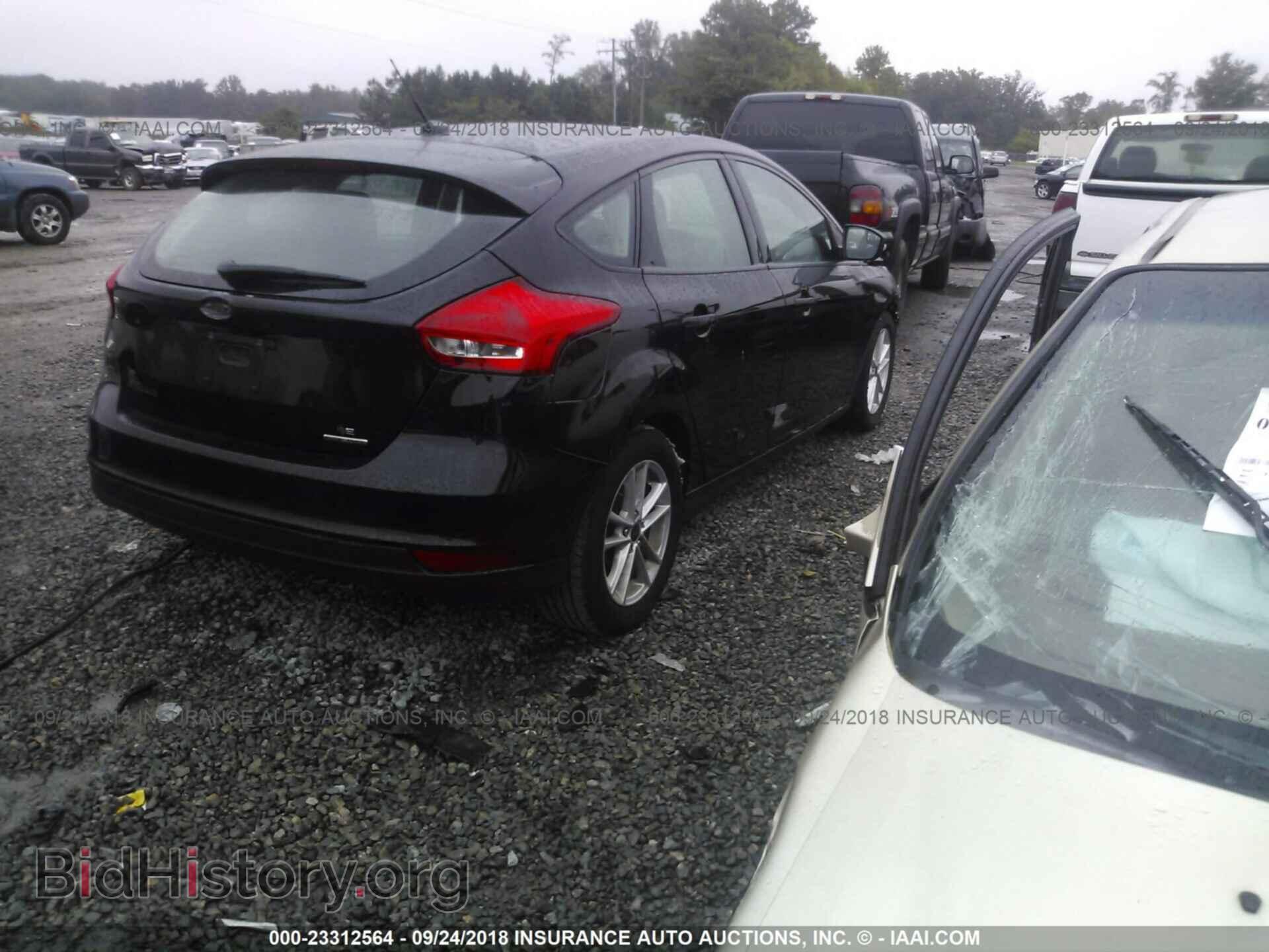 2016 Ford Focus - VIN: 1FADP3K21GL393874 - Photo 4