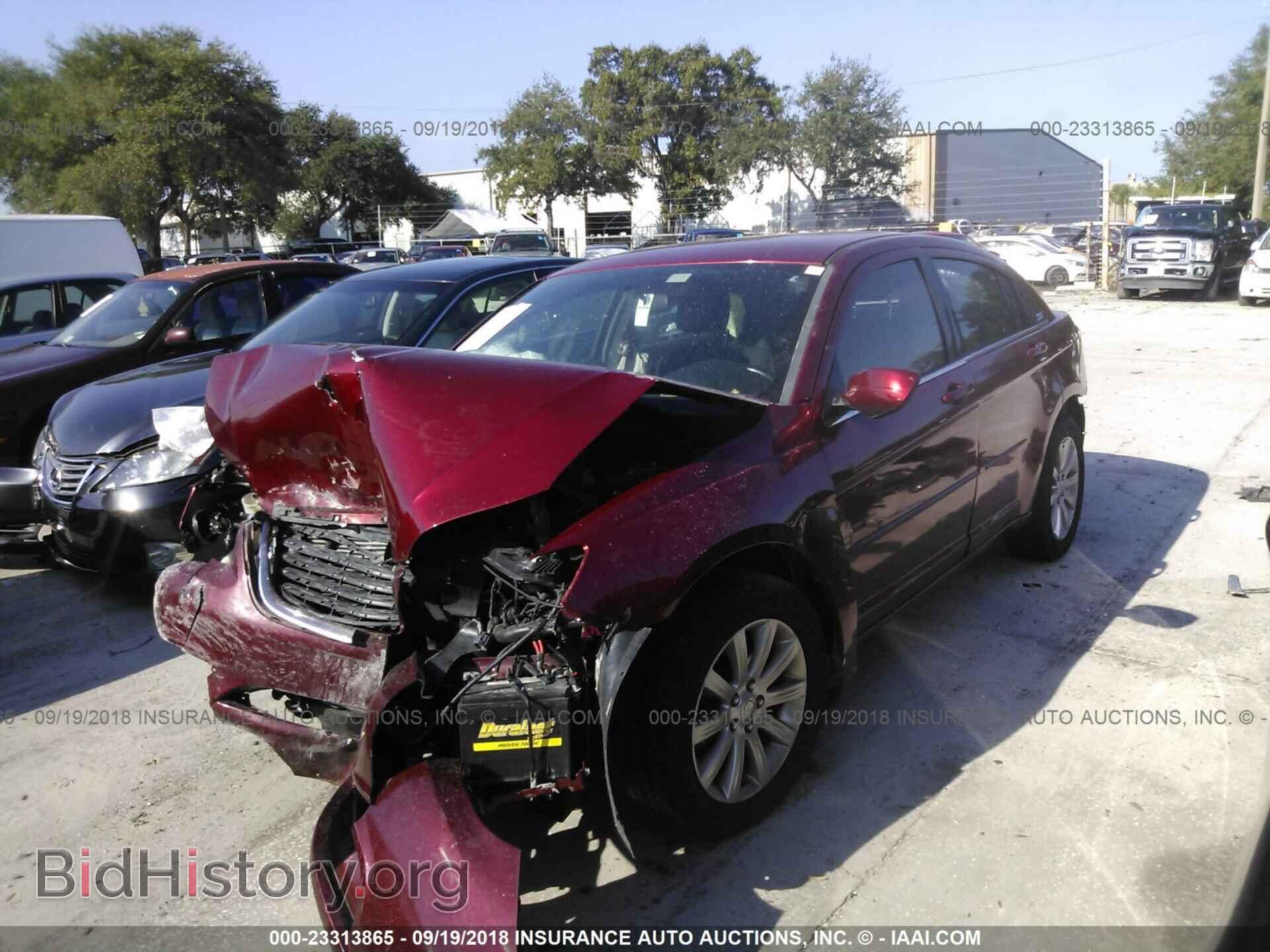 2013 Chrysler 200 - VIN: 1C3CCBBB0DN732933 - Photo 2