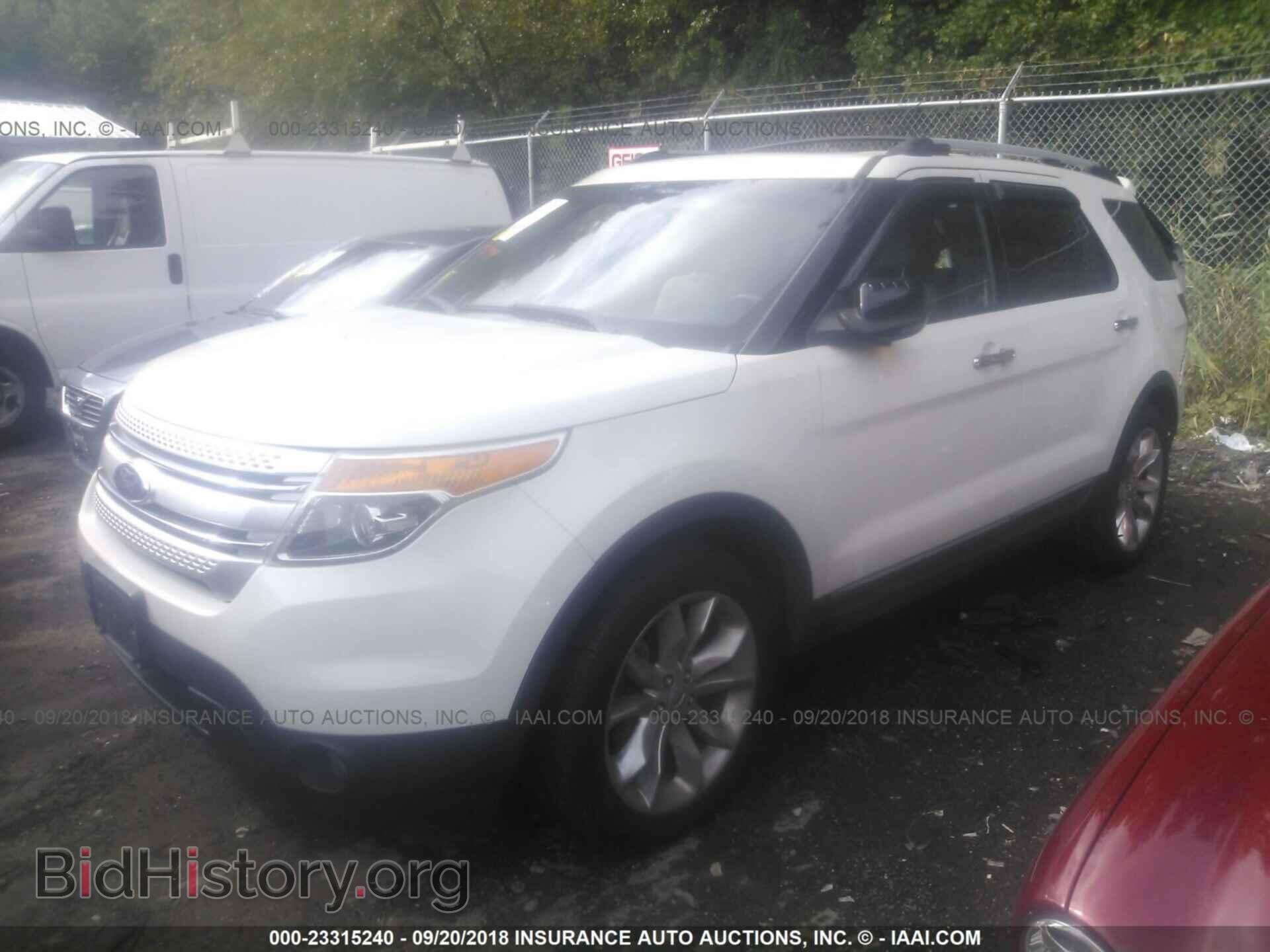 2011 Ford Explorer - VIN: 1FMHK8D88BGA58732 - Фото 2