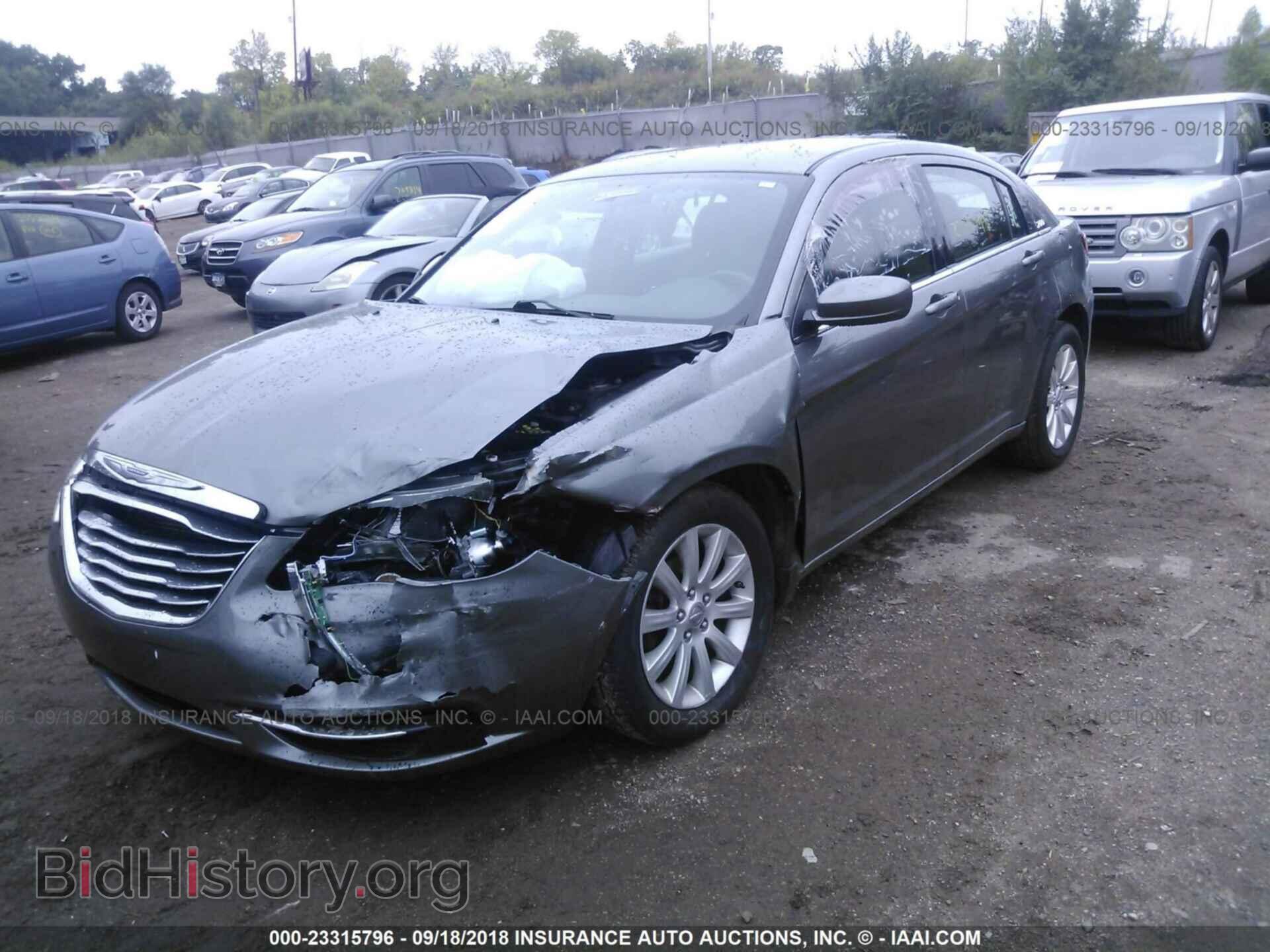 2013 Chrysler 200 - VIN: 1C3CCBBBXDN762702 - Фото 2