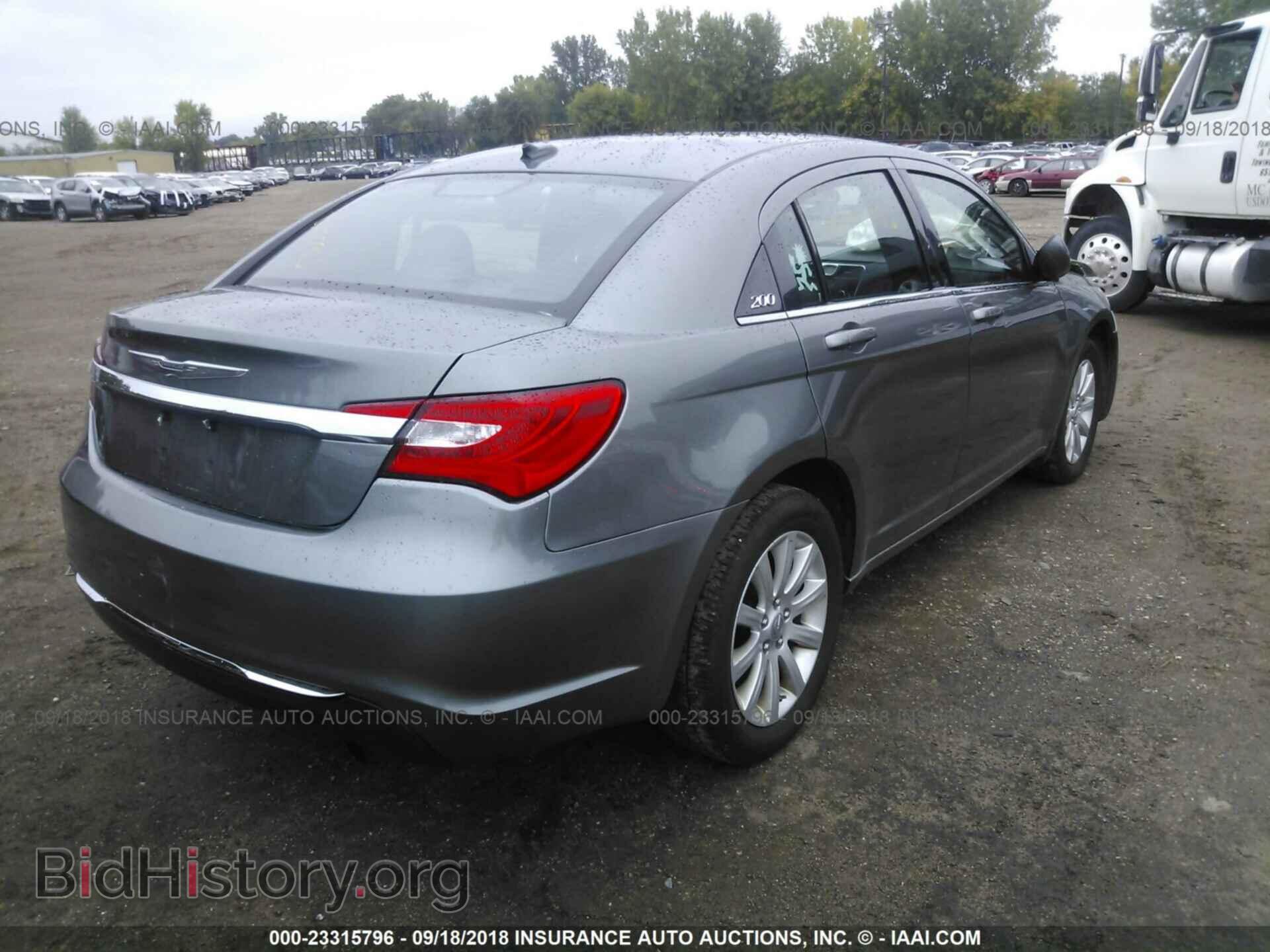 2013 Chrysler 200 - VIN: 1C3CCBBBXDN762702 - Фото 4