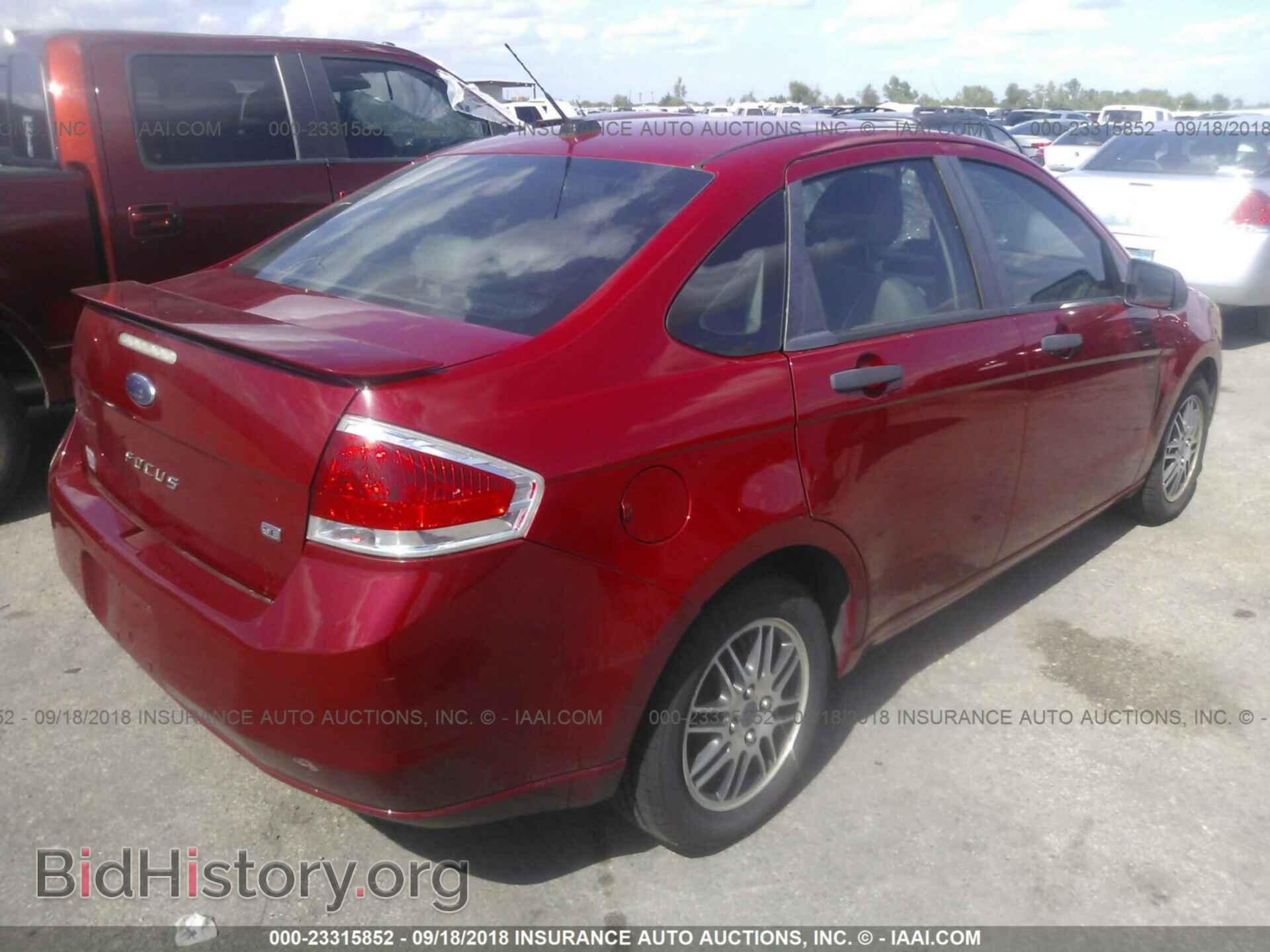 2011 Ford Focus - VIN: 1FAHP3FN1BW164673 - Фото 4