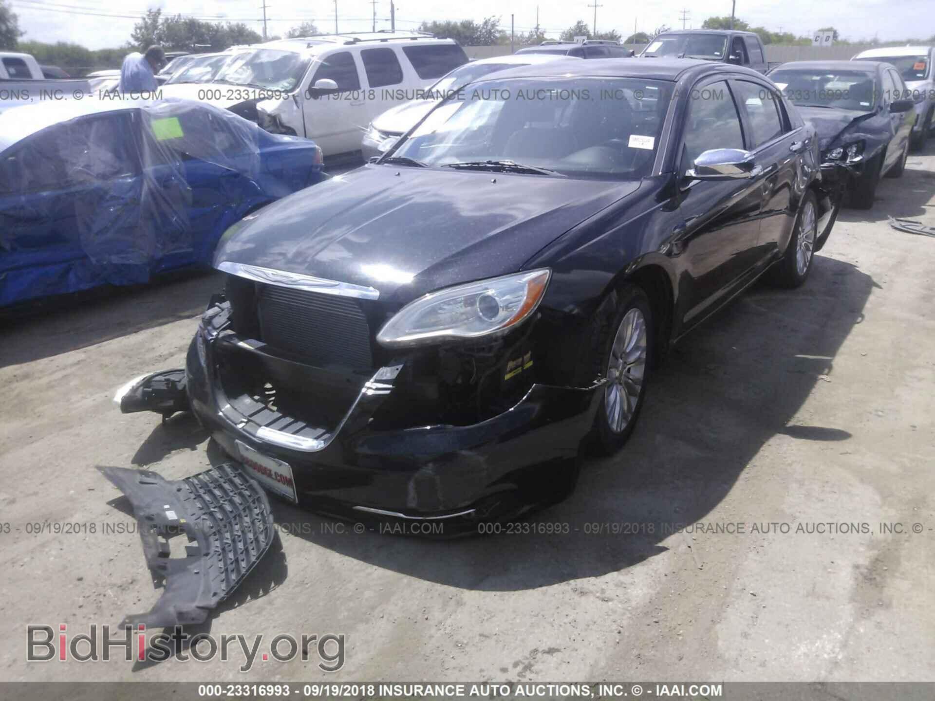 2011 Chrysler 200 - VIN: 1C3BC2FG7BN516124 - Photo 2