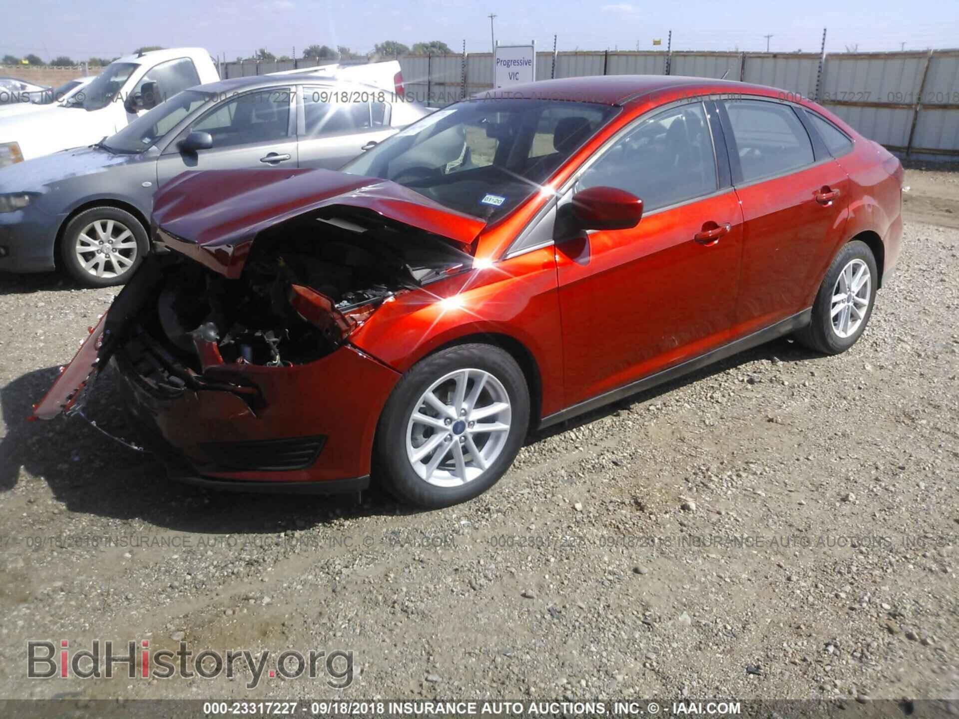 2018 Ford Focus - VIN: 1FADP3F21JL240381 - Фото 2