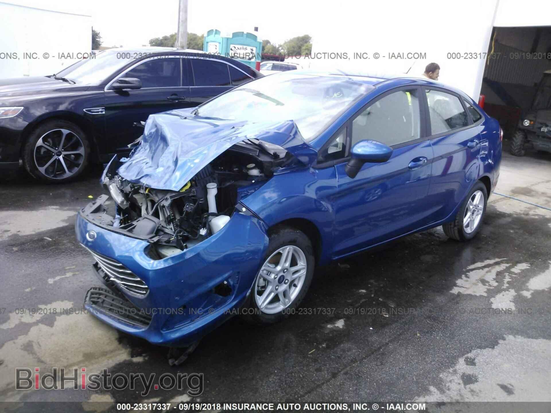 2018 Ford Fiesta - VIN: 3FADP4BJ6JM112042 - Фото 2