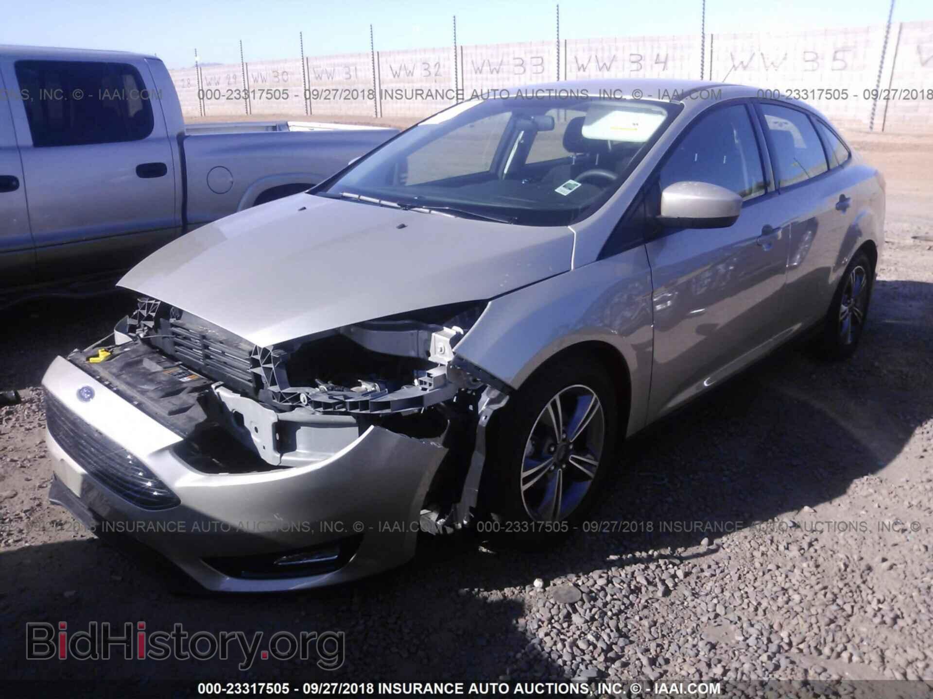 2018 Ford Focus - VIN: 1FADP3FE9JL260937 - Фото 2