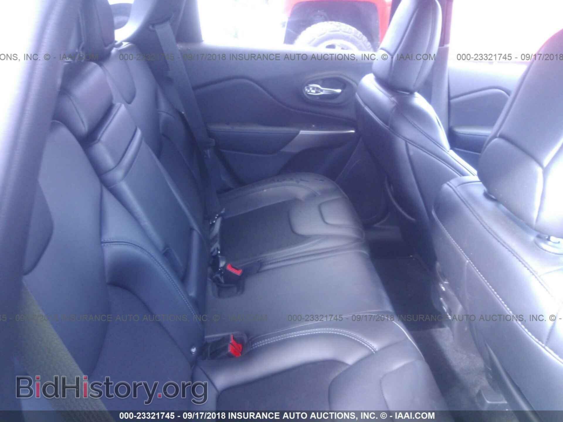 2019 Jeep Cherokee - VIN: 1C4PJMLB0KD198686 - Photo 8