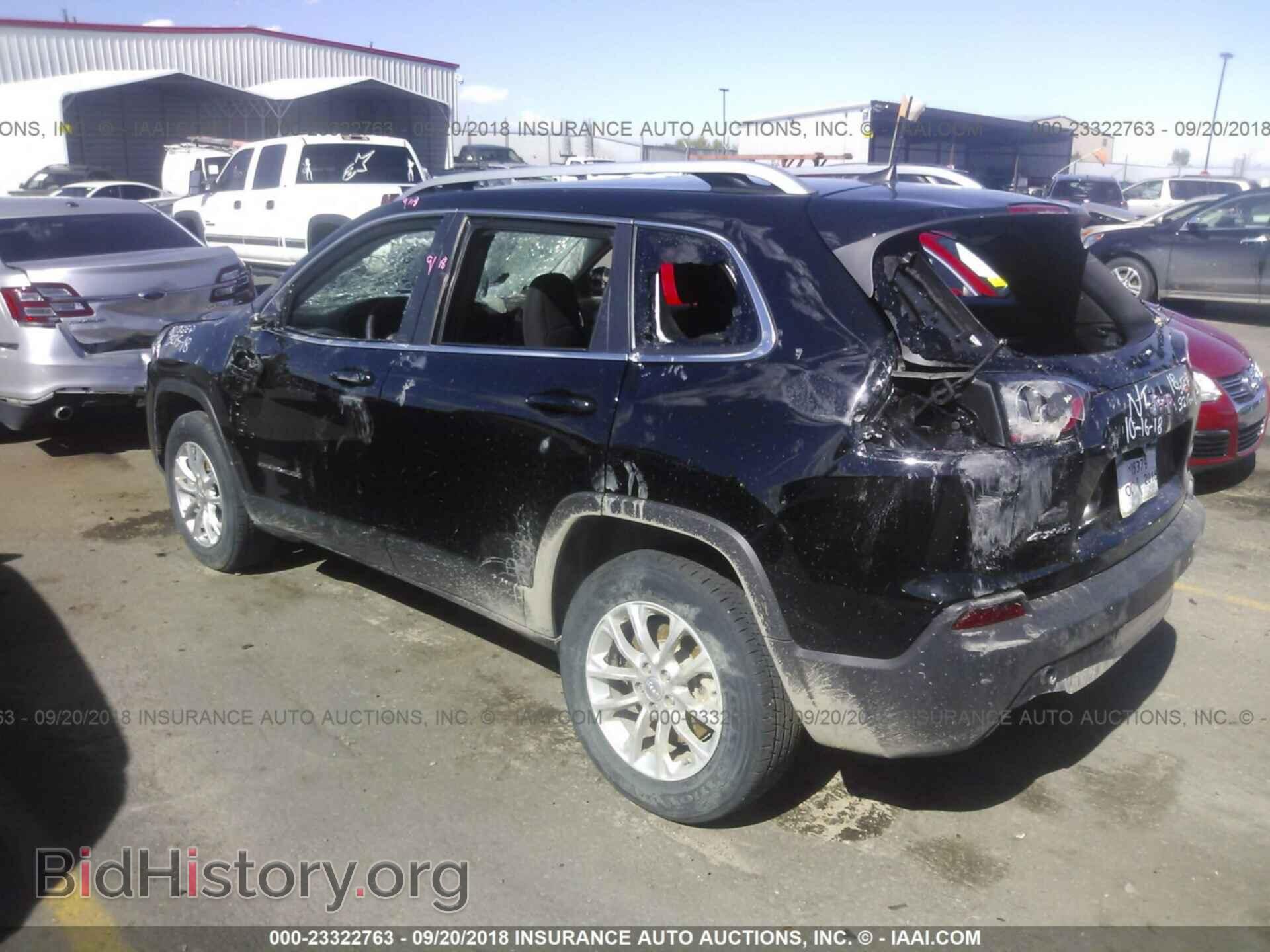 2019 Jeep Cherokee - VIN: 1C4PJMCB6KD212011 - Photo 3