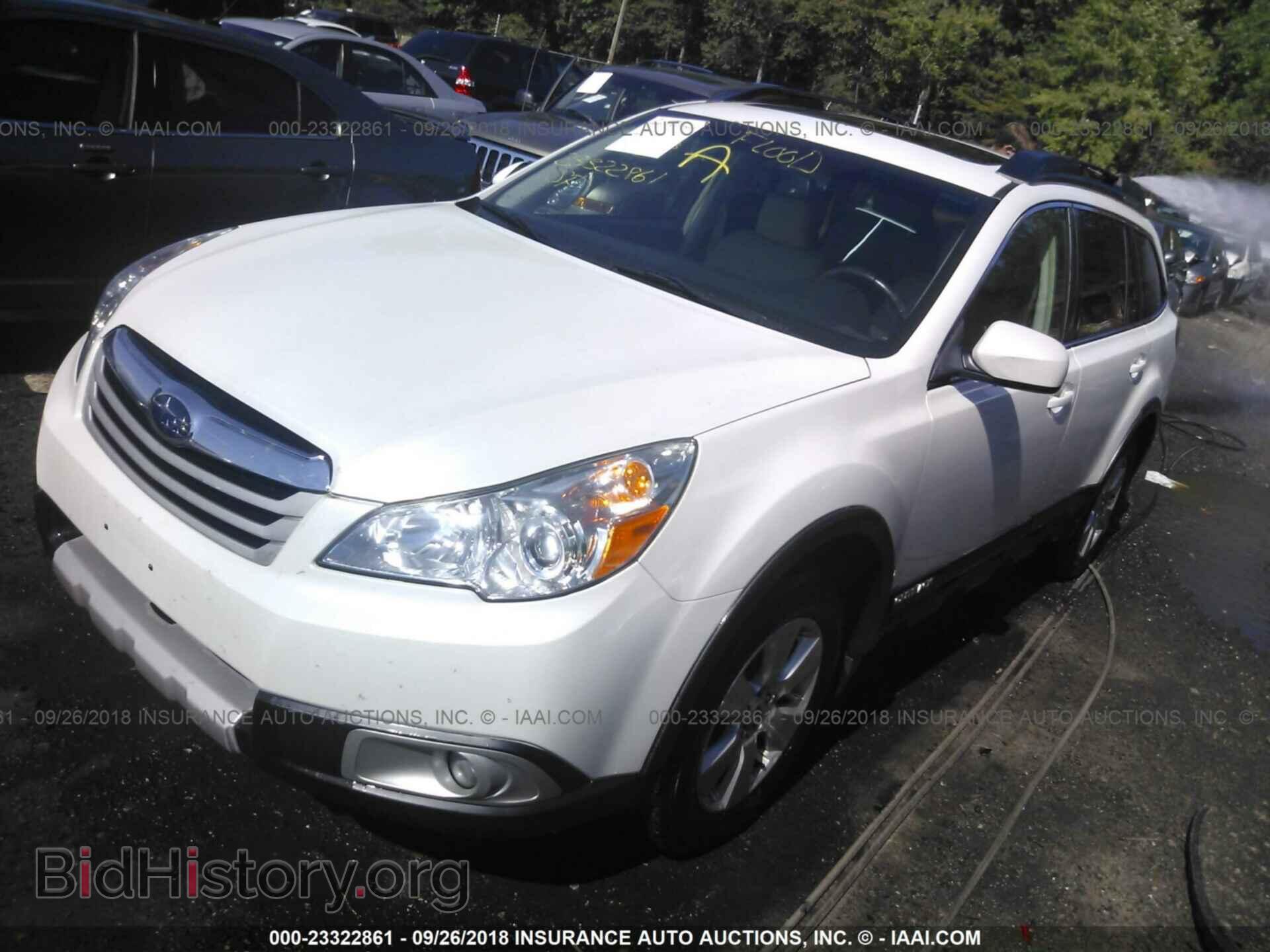 2011 Subaru Outback - VIN: 4S4BRDKC2B2445937 - Фото 2