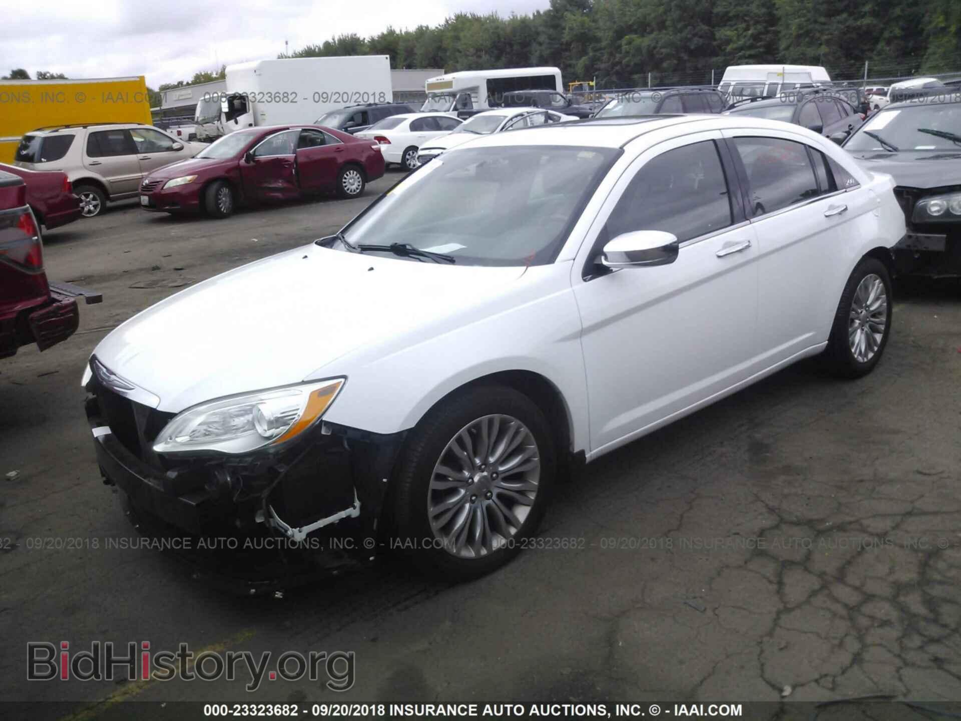 2013 Chrysler 200 - VIN: 1C3CCBCG4DN575482 - Фото 2