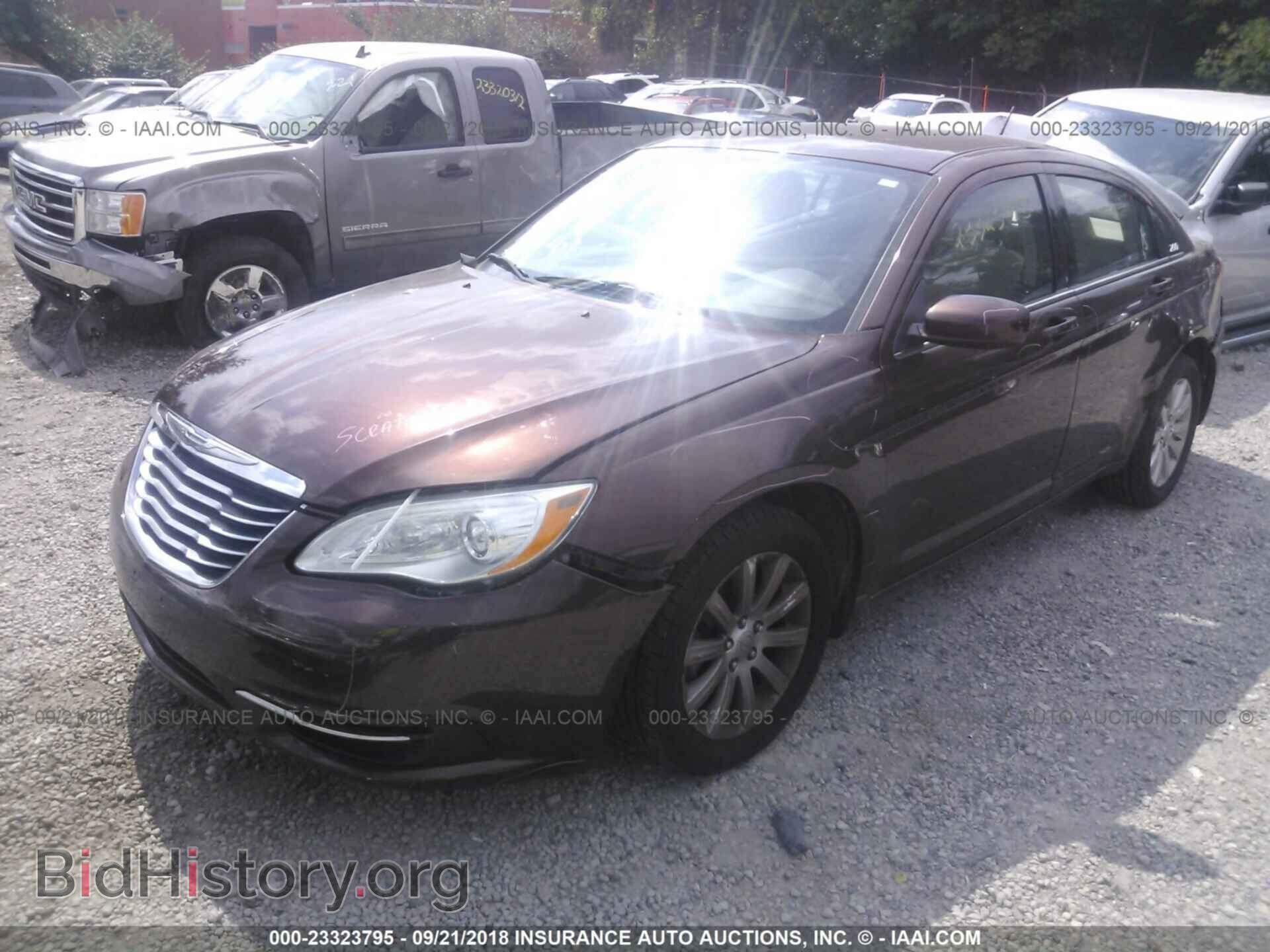 2012 CHRYSLER 200 - VIN: 1C3CCBBBXCN236567 - Фото 2