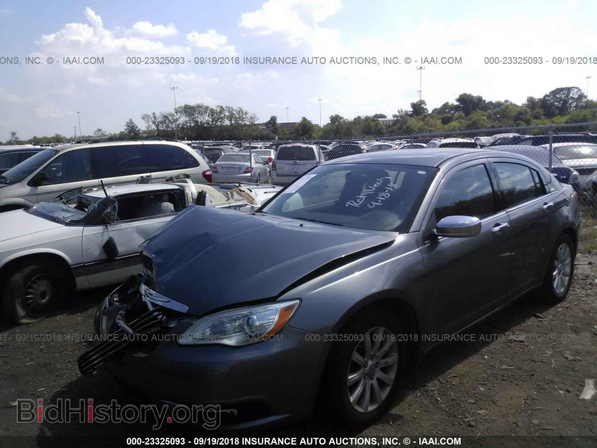 2013 Chrysler 200 - VIN: 1C3CCBCG1DN674826 - Photo 2