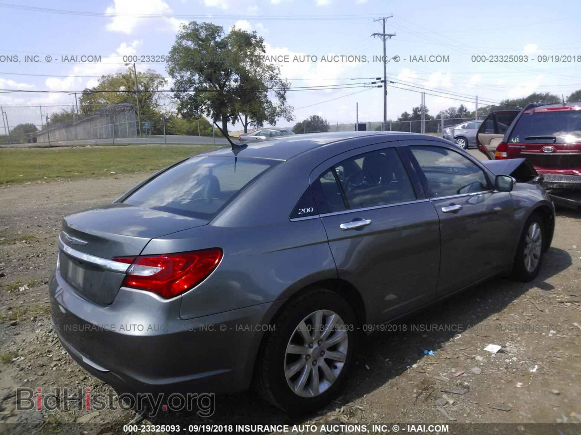2013 Chrysler 200 - VIN: 1C3CCBCG1DN674826 - Photo 4