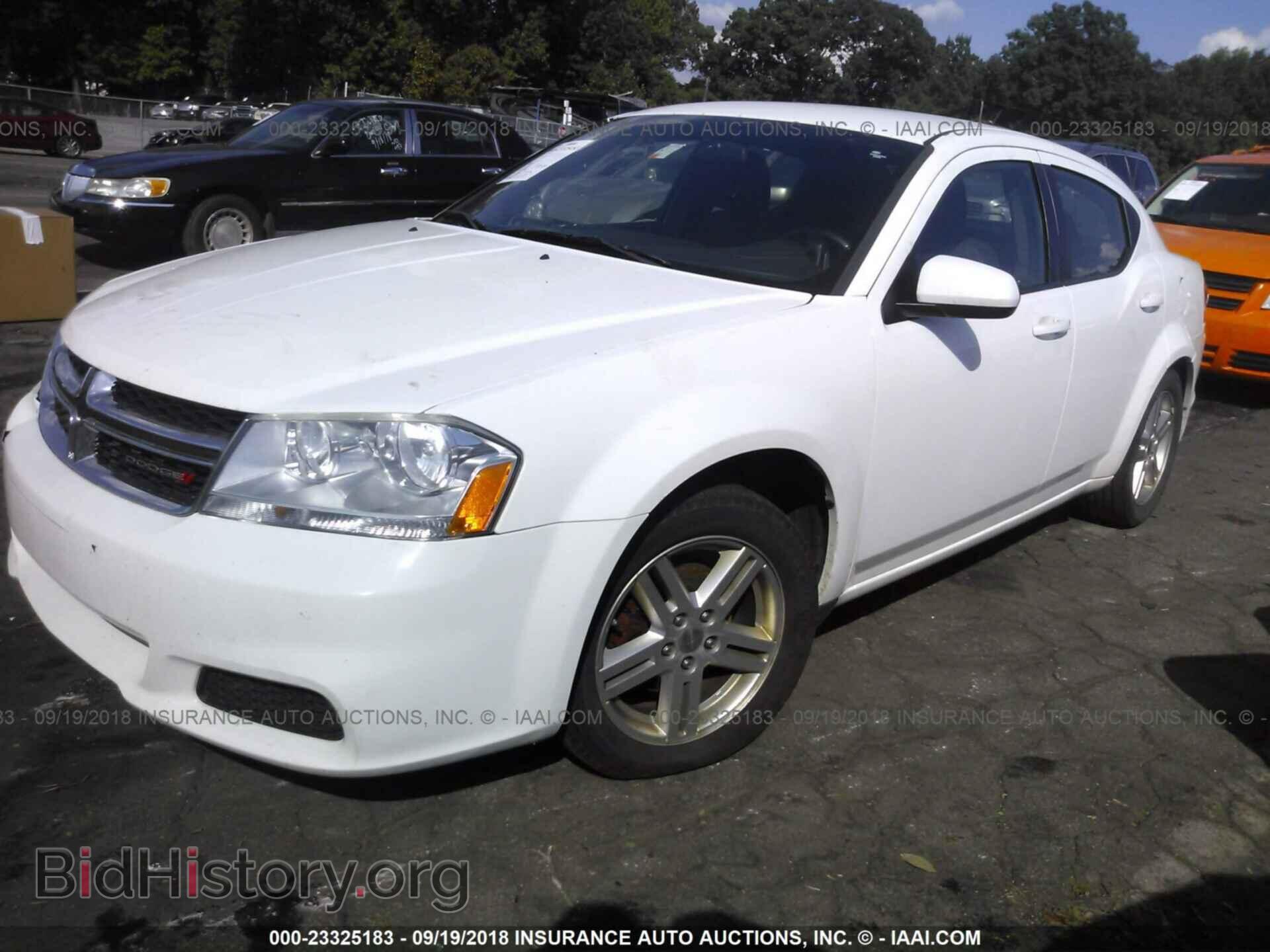 2011 Dodge Avenger - VIN: 1B3BD1FB4BN573597 - Фото 2