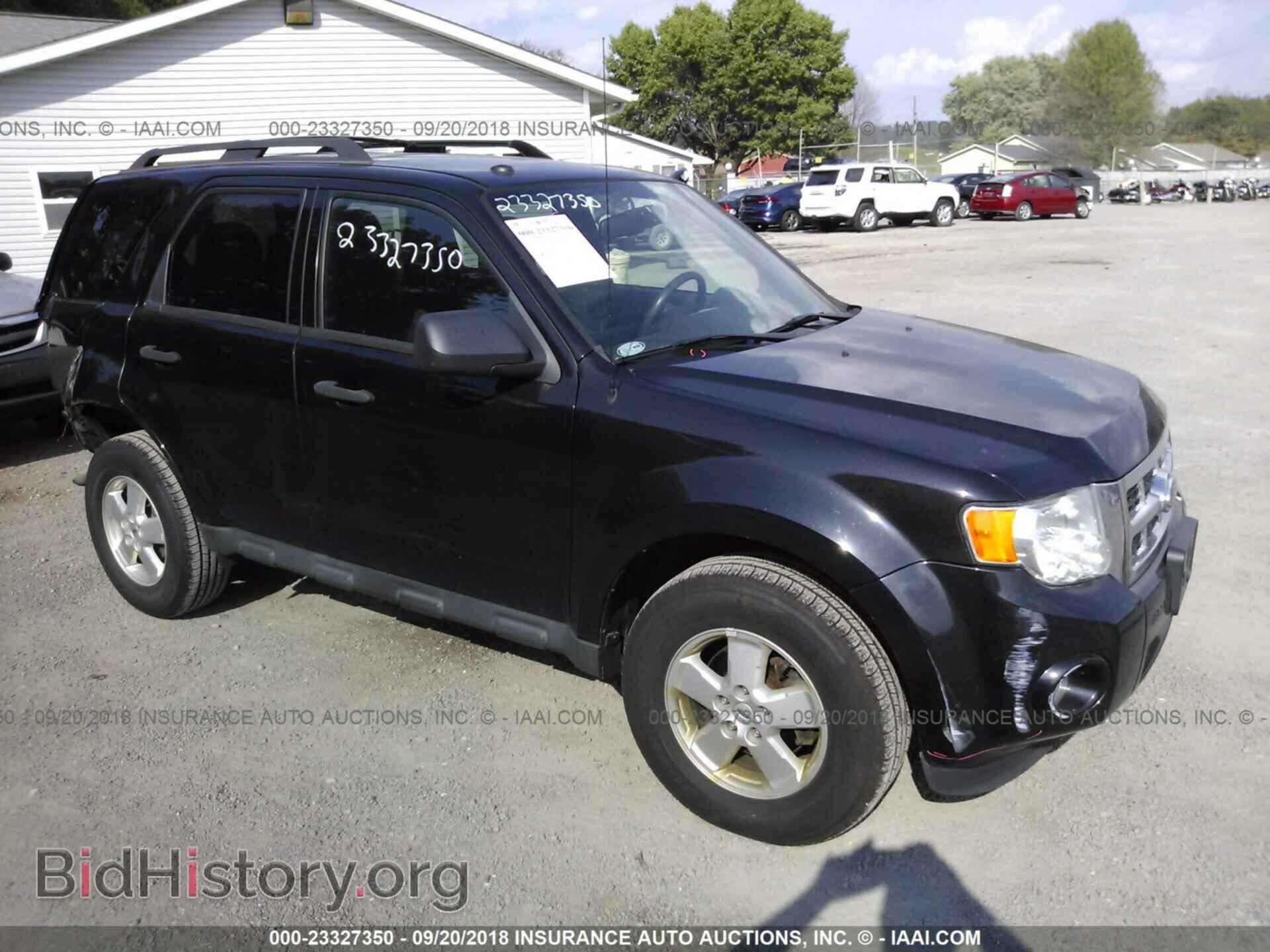 Photo 1FMCU0DG7BKB21085 - Ford Escape 2011