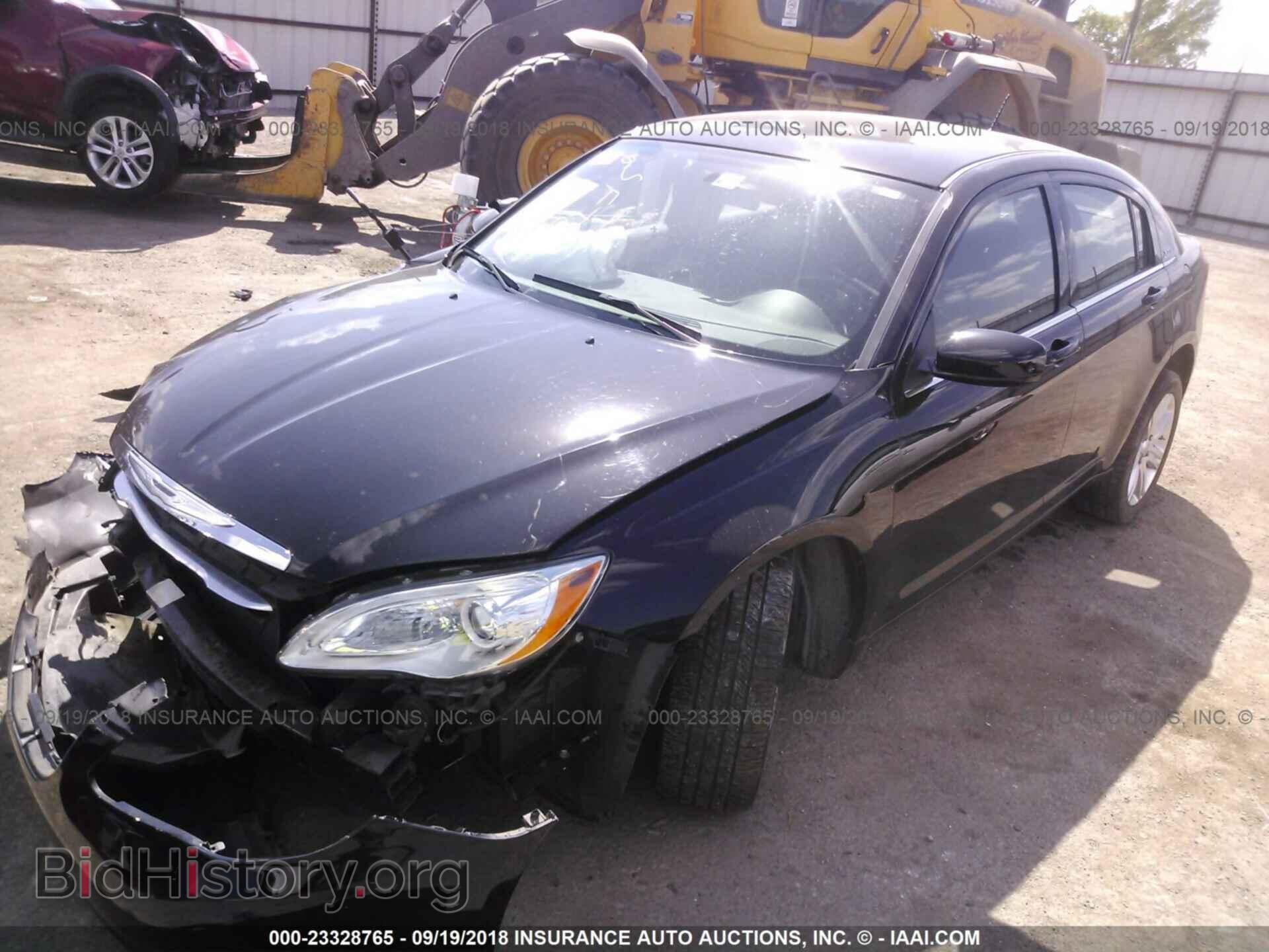 2014 Chrysler 200 - VIN: 1C3CCBBB0EN146864 - Фото 2