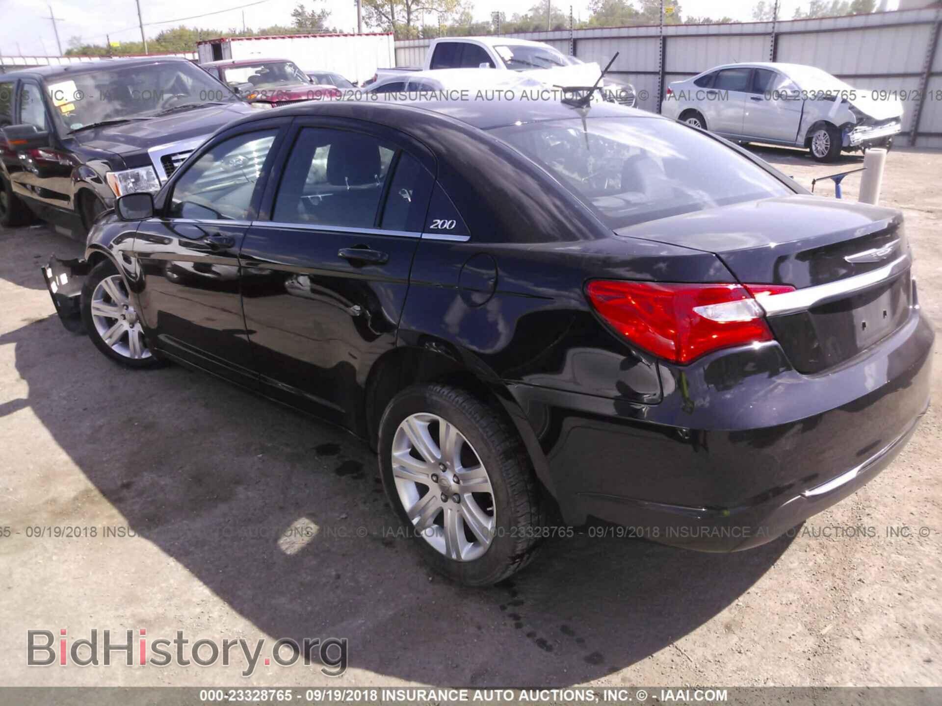 2014 Chrysler 200 - VIN: 1C3CCBBB0EN146864 - Фото 3
