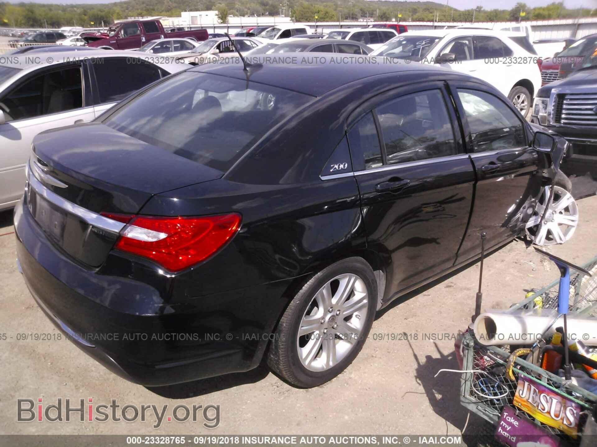 2014 Chrysler 200 - VIN: 1C3CCBBB0EN146864 - Фото 4