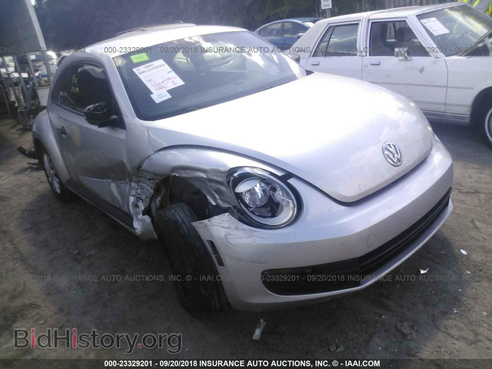 Фотография 3VWFP7AT2CM615557 - Volkswagen Beetle 2012