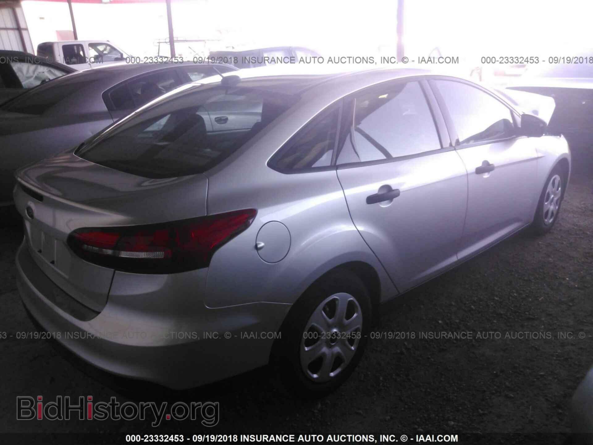 2017 Ford Focus - VIN: 1FADP3E23HL277489 - Photo 4
