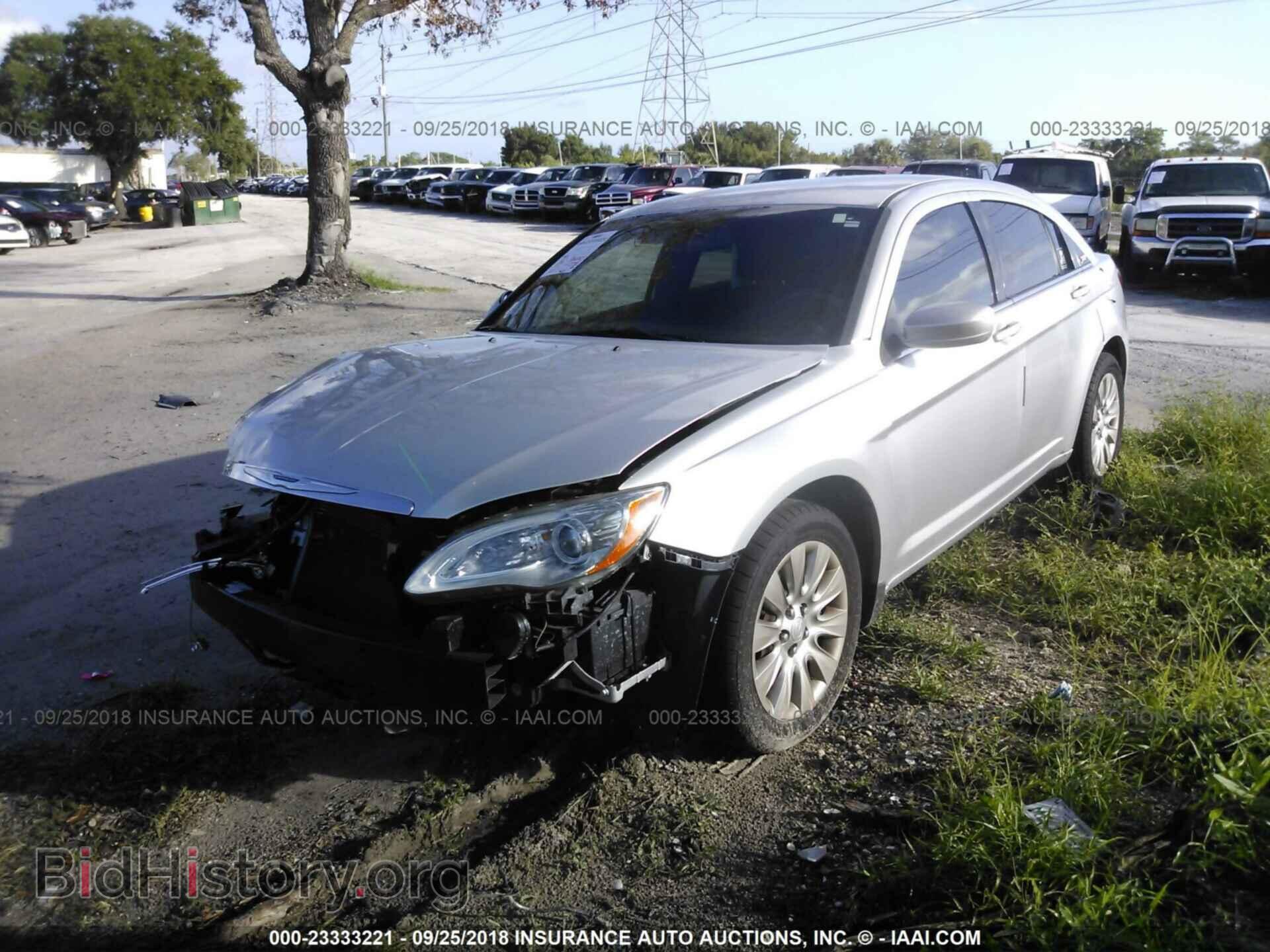 2012 Chrysler 200 - VIN: 1C3CCBAB2CN296148 - Фото 2