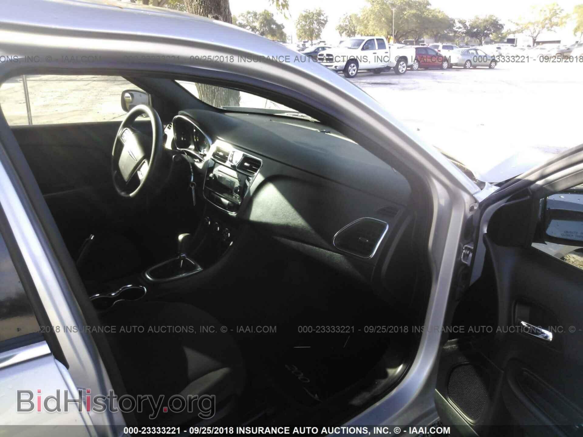 2012 Chrysler 200 - VIN: 1C3CCBAB2CN296148 - Фото 5