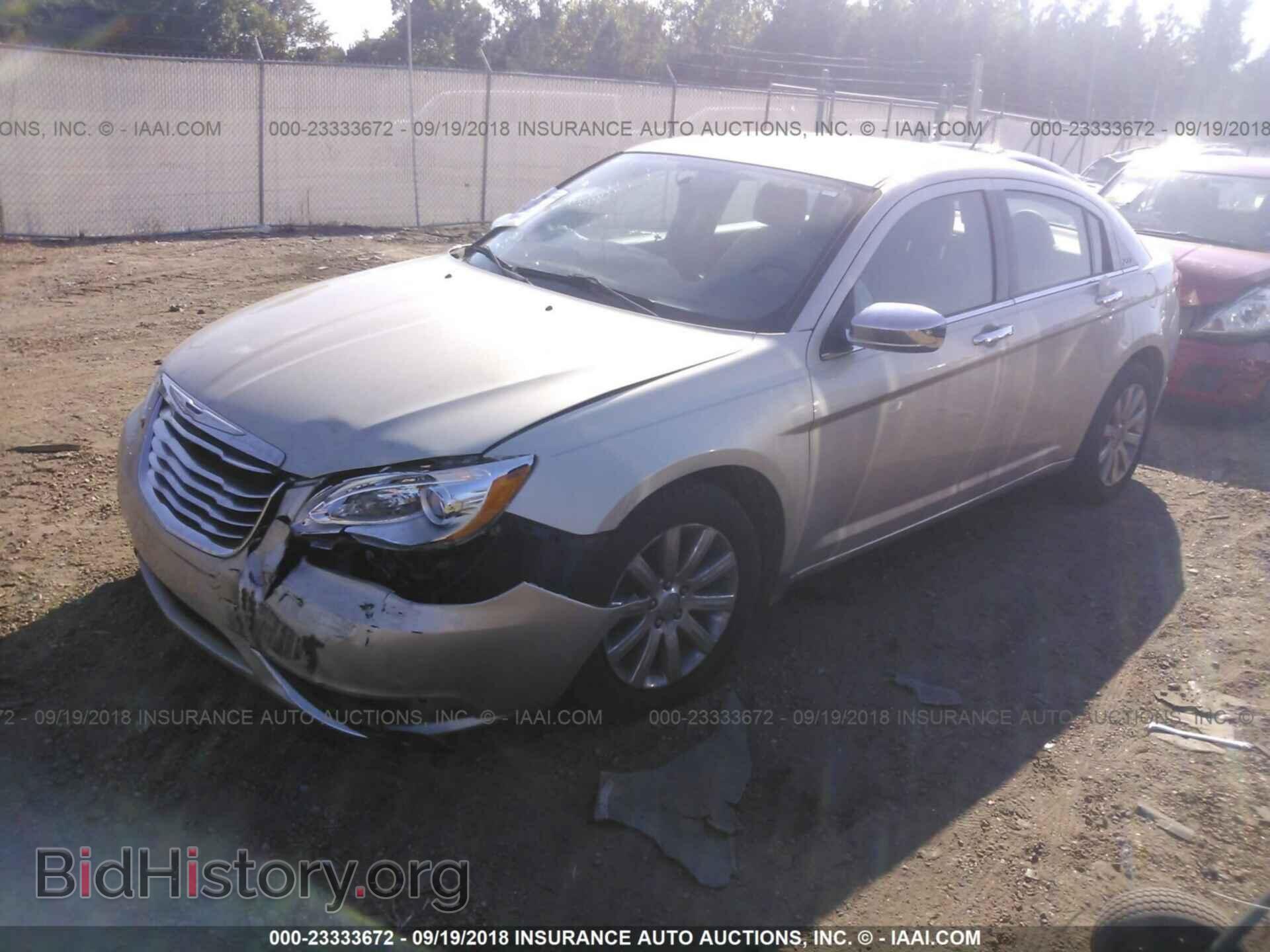 2013 Chrysler 200 - VIN: 1C3CCBCG7DN737153 - Photo 2