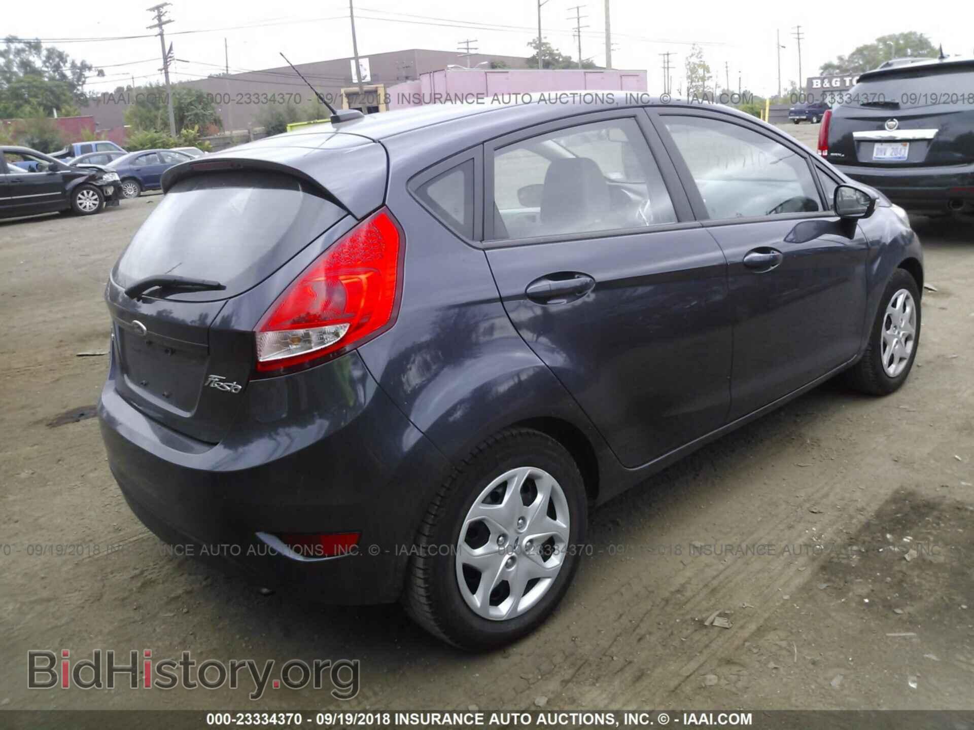 2013 Ford Fiesta - VIN: 3FADP4EJ8DM111071 - Photo 4