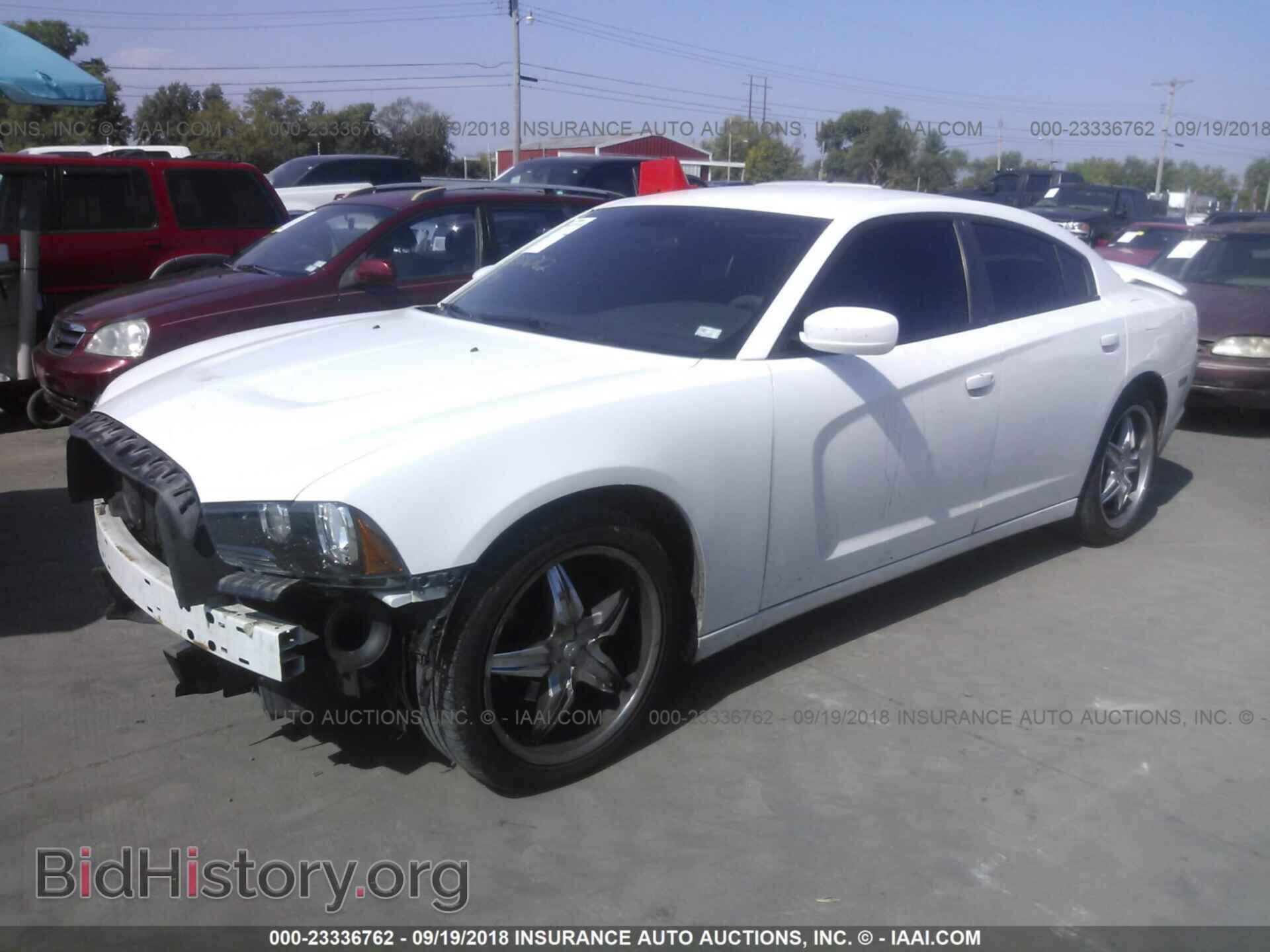 2011 Dodge Charger - VIN: 2B3CL3CG3BH575966 - Фото 2
