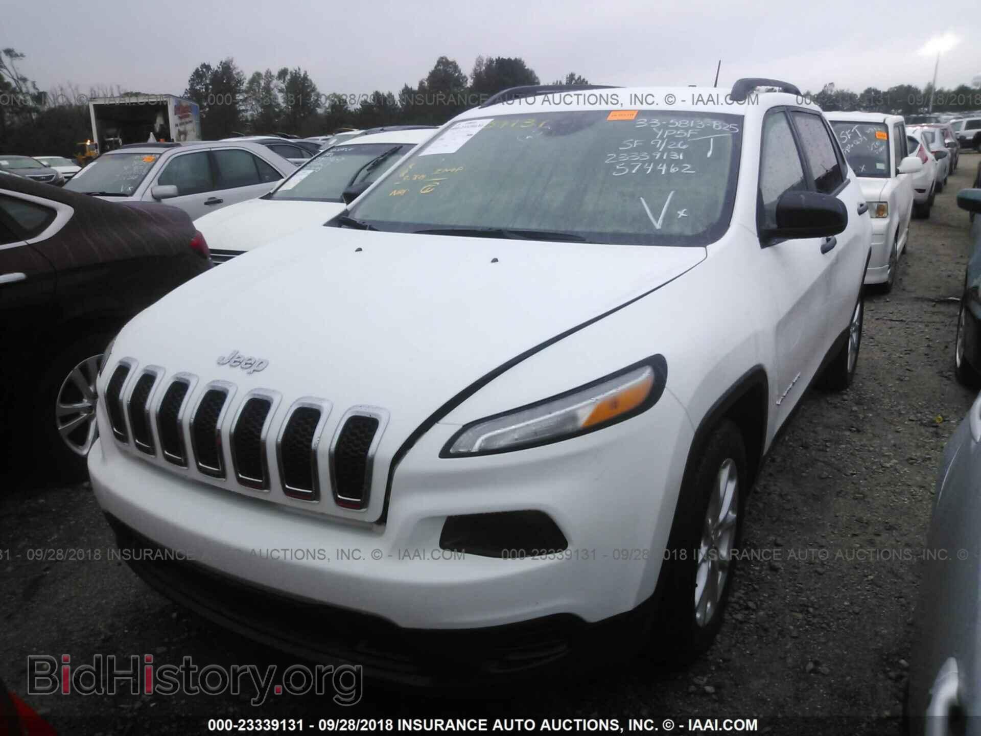 2017 Jeep Cherokee - VIN: 1C4PJLAB4HW574462 - Фото 2