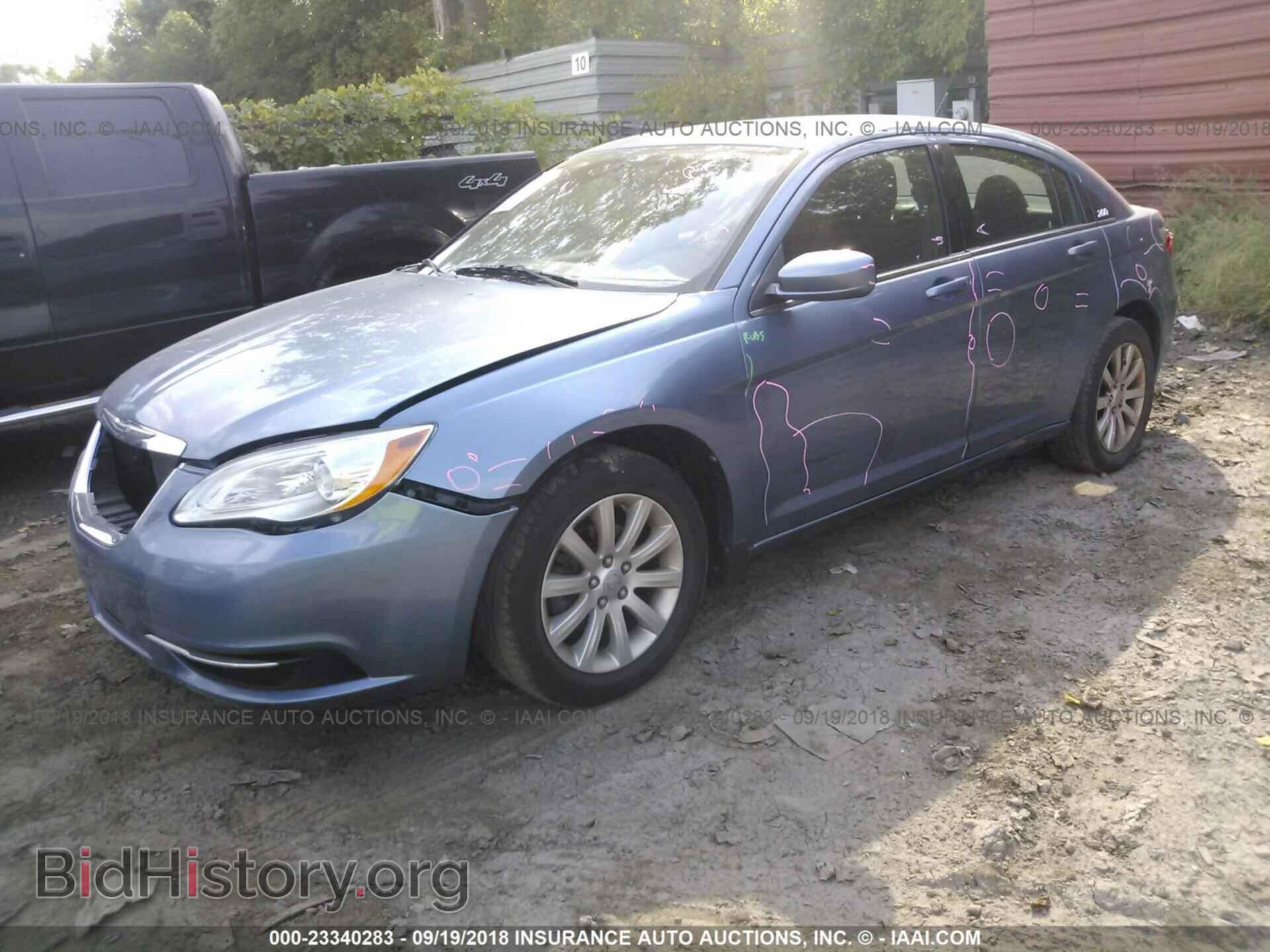 2011 Chrysler 200 - VIN: 1C3BC1FB3BN576268 - Photo 2