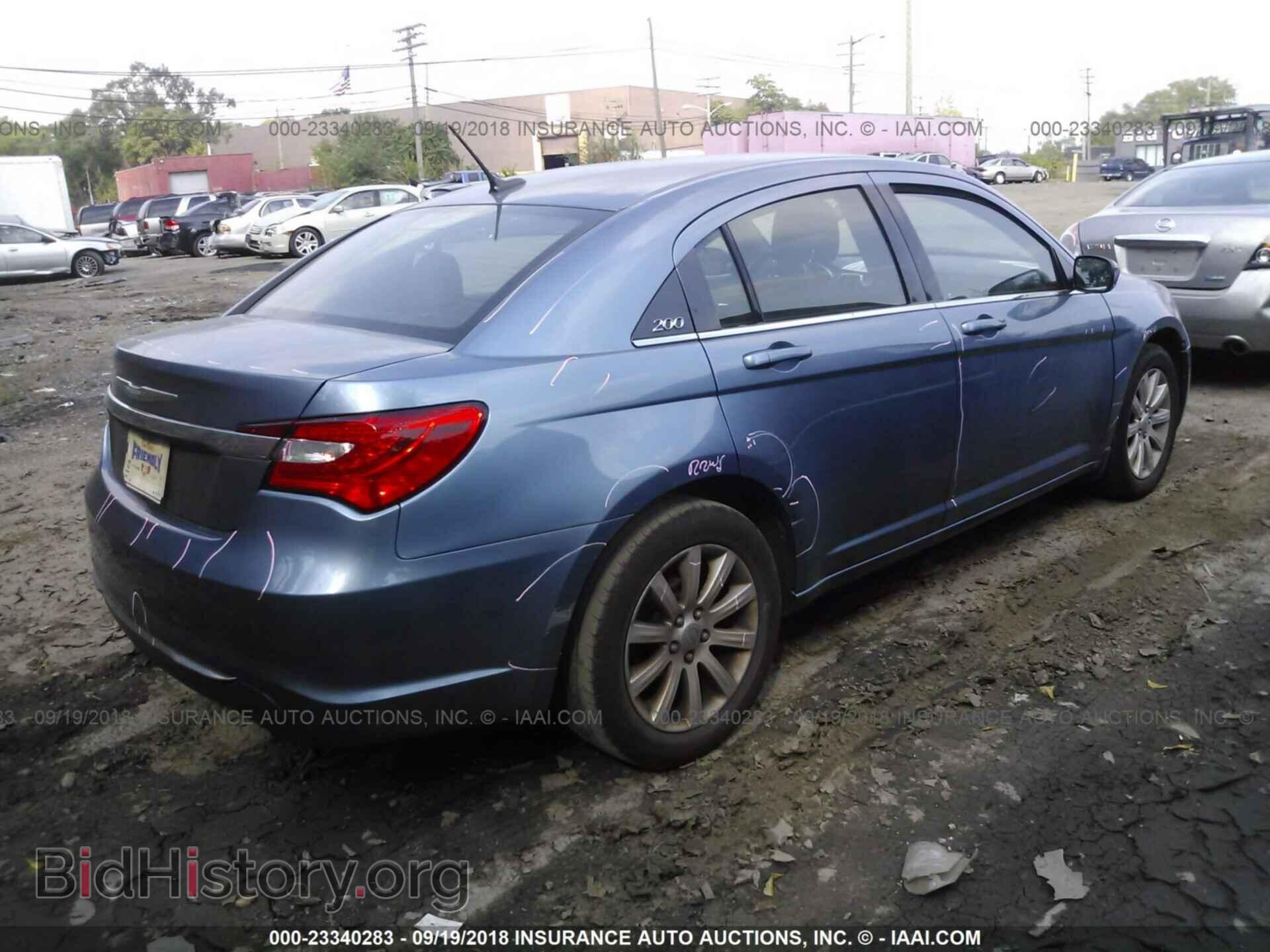 2011 Chrysler 200 - VIN: 1C3BC1FB3BN576268 - Photo 4