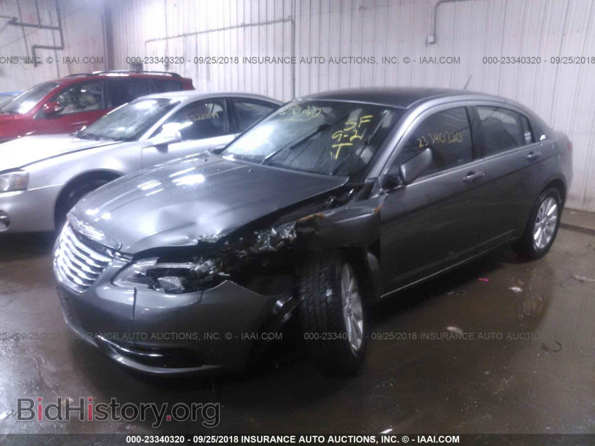 2013 Chrysler 200 - VIN: 1C3CCBBB8DN569903 - Фото 2