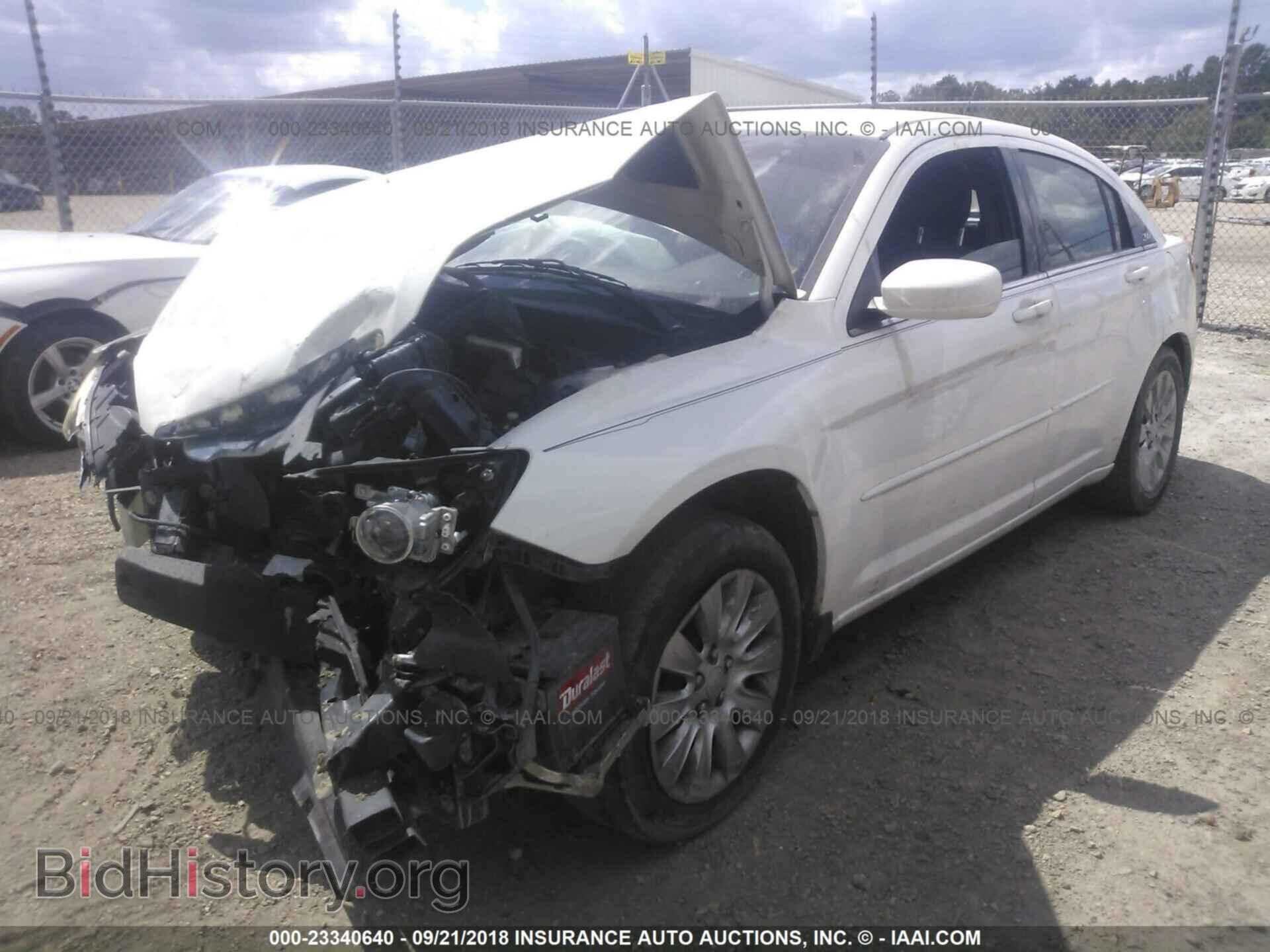 2011 Chrysler 200 - VIN: 1C3BC4FB4BN515769 - Фото 2